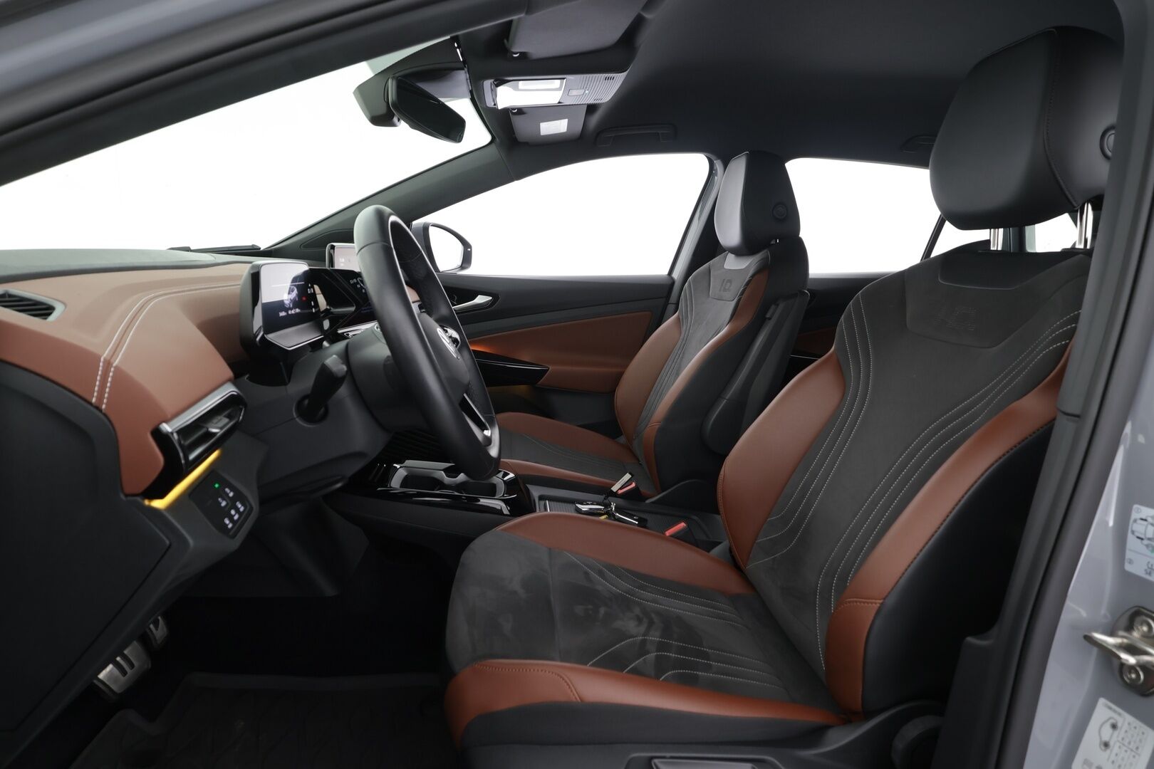 Volkswagen ID.4 2023 Pro 128 kW, akku 77 kWh - | ACC | ILP | Nahka-alcantara | 360° | Travel Assist | Side Assist | Lämm. ratti | Lämm. tuulilasi | Sähk. takaluukku | 2x renkaat vanteineen |