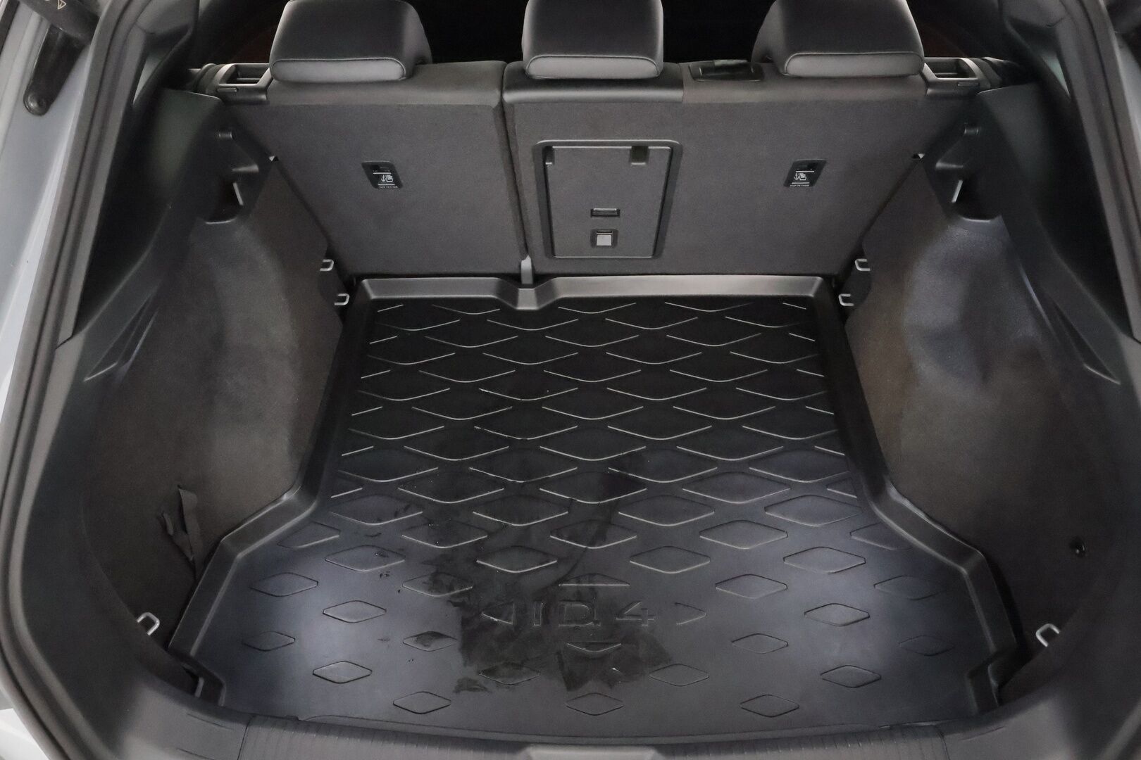 Volkswagen ID.4 2023 Pro 128 kW, akku 77 kWh - | ACC | ILP | Nahka-alcantara | 360° | Travel Assist | Side Assist | Lämm. ratti | Lämm. tuulilasi | Sähk. takaluukku | 2x renkaat vanteineen |