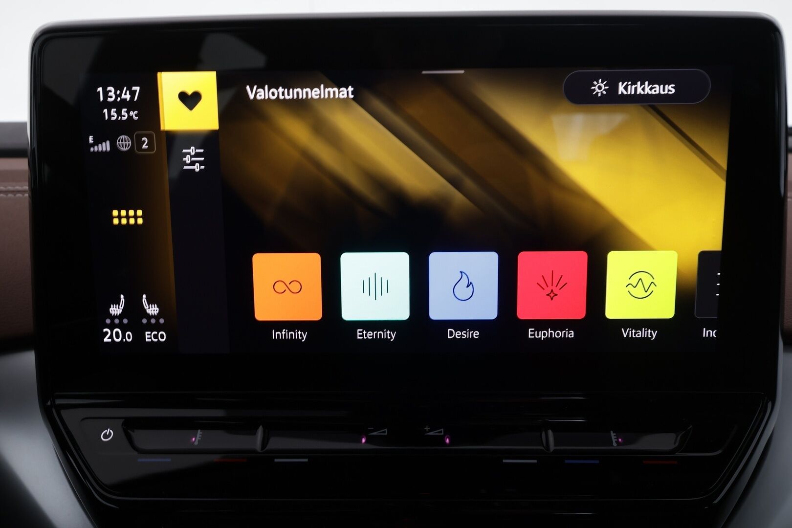 Volkswagen ID.4 2023 Pro 128 kW, akku 77 kWh - | ACC | ILP | Nahka-alcantara | 360° | Travel Assist | Side Assist | Lämm. ratti | Lämm. tuulilasi | Sähk. takaluukku | 2x renkaat vanteineen |
