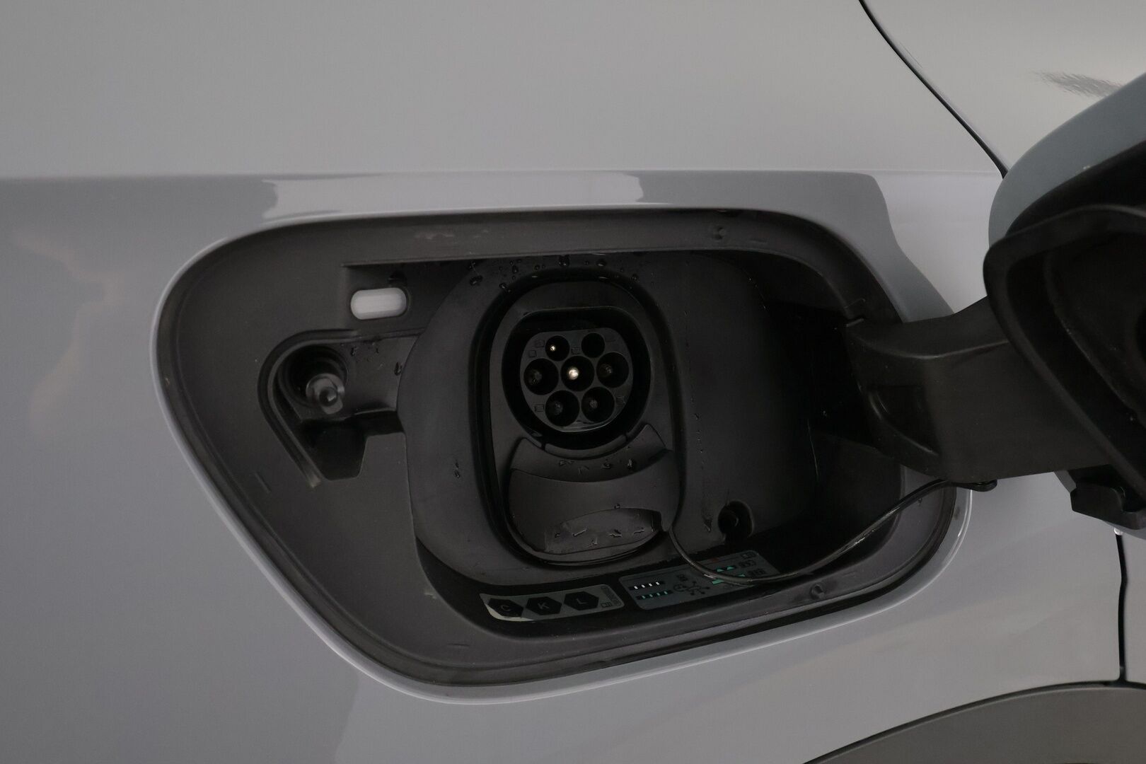 Volkswagen ID.4 2023 Pro 128 kW, akku 77 kWh - | ACC | ILP | Nahka-alcantara | 360° | Travel Assist | Side Assist | Lämm. ratti | Lämm. tuulilasi | Sähk. takaluukku | 2x renkaat vanteineen |