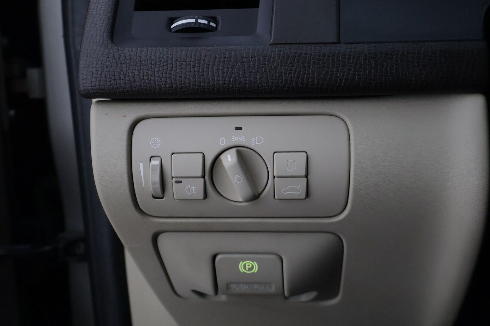 Volvo XC60 2011 D5 AWD Summum aut * Webasto / Kuskin Istuin Muistilla / Kessy / Koukku / Bluetooth / P.Tutkat * - * Kovilla varusteilla ja hyvällä pidolla ollut yksilö kaksilla asiallisilla renkailla ja vanteilla! * - HULLUT VÄLIPÄIVÄT KORKOTARJOUS 2,49%