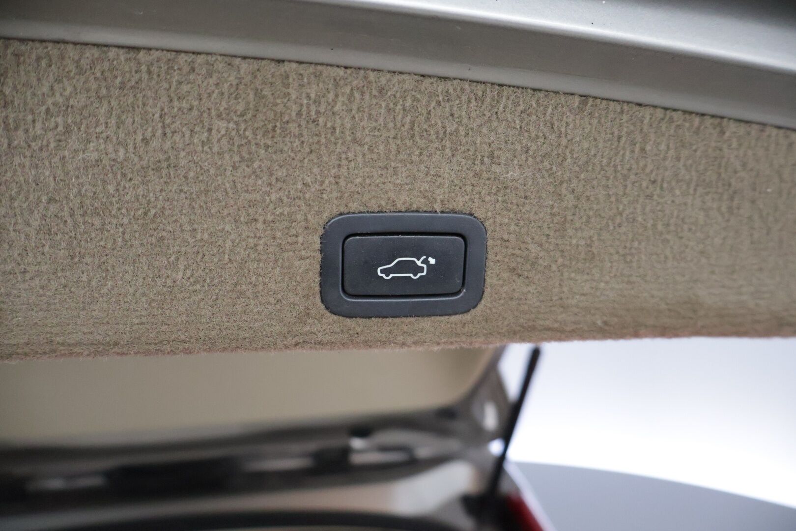 Volvo XC60 2011 D5 AWD Summum aut * Webasto / Kuskin Istuin Muistilla / Kessy / Koukku / Bluetooth / P.Tutkat * - * Kovilla varusteilla ja hyvällä pidolla ollut yksilö kaksilla asiallisilla renkailla ja vanteilla! * - HULLUT VÄLIPÄIVÄT KORKOTARJOUS 2,49%