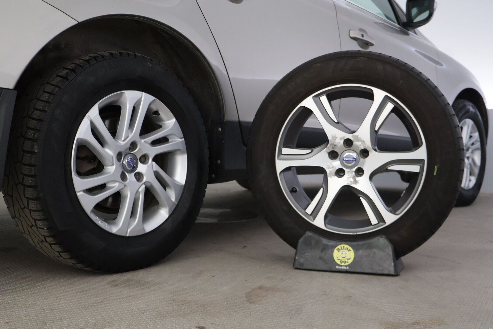 Volvo XC60 2011 D5 AWD Summum aut * Webasto / Kuskin Istuin Muistilla / Kessy / Koukku / Bluetooth / P.Tutkat * - * Kovilla varusteilla ja hyvällä pidolla ollut yksilö kaksilla asiallisilla renkailla ja vanteilla! * - HULLUT VÄLIPÄIVÄT KORKOTARJOUS 2,49%