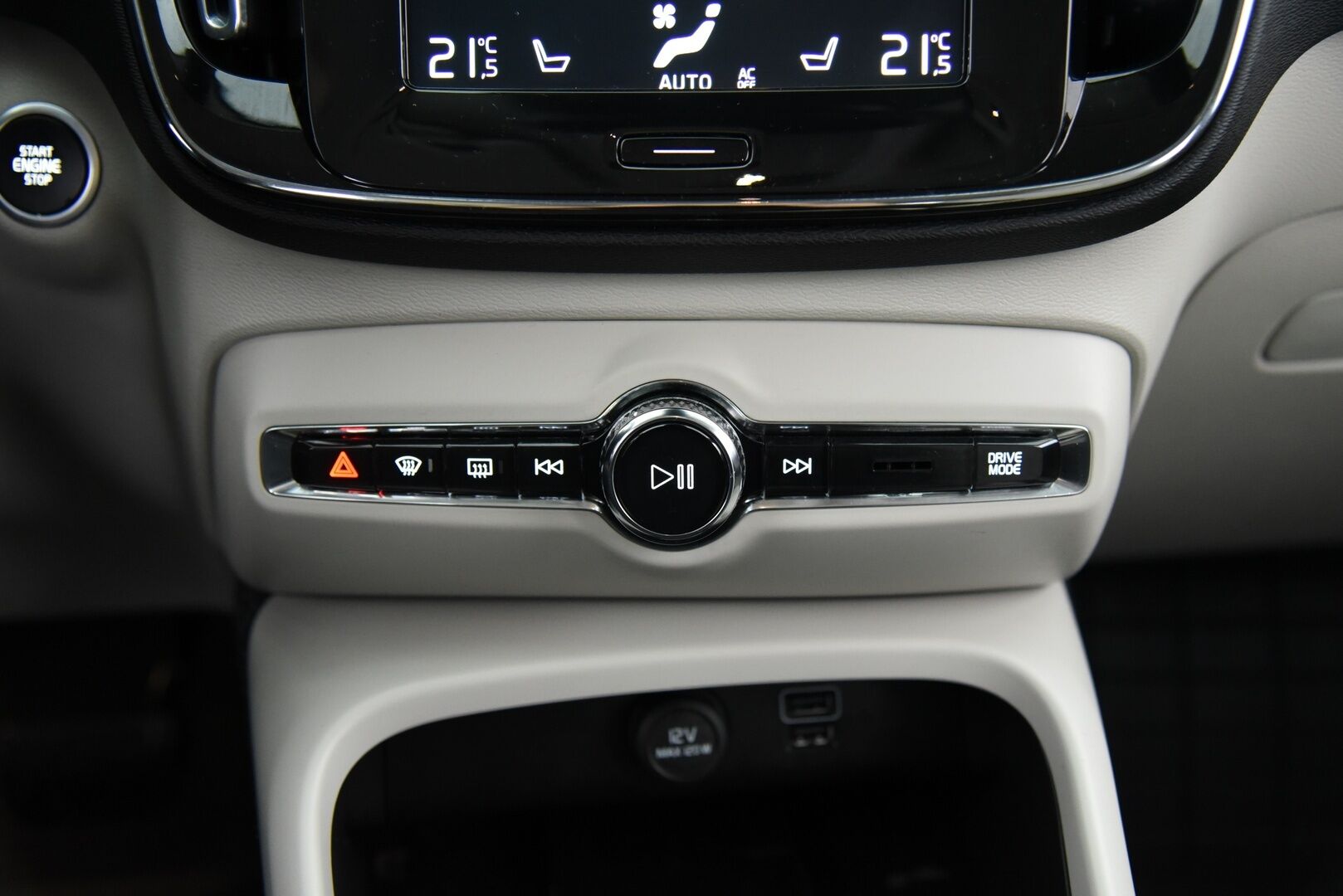 Volvo XC40 2020 T5 Twin Engine Business aut / Webasto / P-kamera / Vaaleat nahat / Vakkari / LED - BLIS / Jakopää vaihdettu / 2x renkaat / 