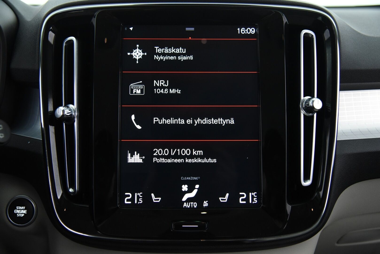 Volvo XC40 2020 T5 Twin Engine Business aut / Webasto / P-kamera / Vaaleat nahat / Vakkari / LED - BLIS / Jakopää vaihdettu / 2x renkaat / 