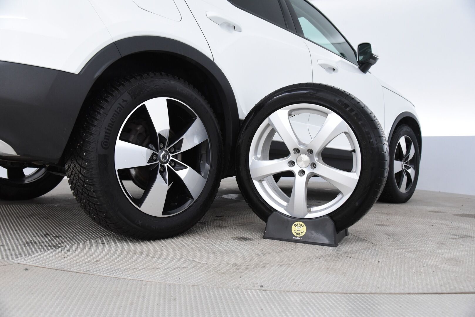 Volvo XC40 2020 T5 Twin Engine Business aut / Webasto / P-kamera / Vaaleat nahat / Vakkari / LED - BLIS / Jakopää vaihdettu / 2x renkaat / 