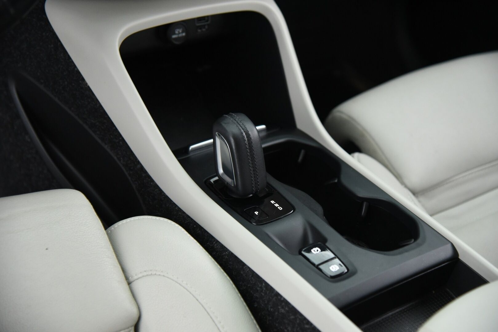 Volvo XC40 2020 T5 Twin Engine Business aut / Webasto / P-kamera / Vaaleat nahat / Vakkari / LED - BLIS / Jakopää vaihdettu / 2x renkaat / 