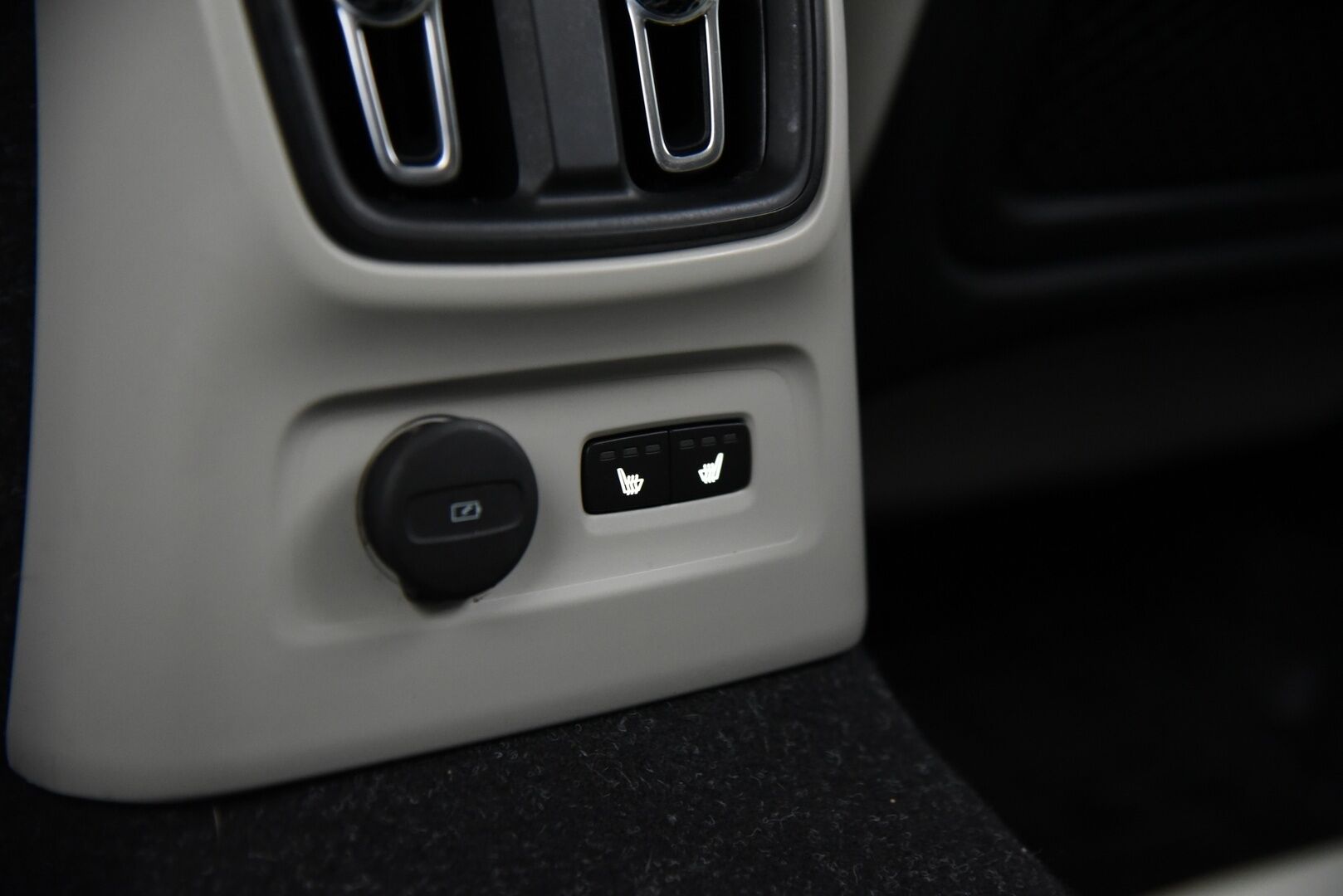 Volvo XC40 2020 T5 Twin Engine Business aut / Webasto / P-kamera / Vaaleat nahat / Vakkari / LED - BLIS / Jakopää vaihdettu / 2x renkaat / 