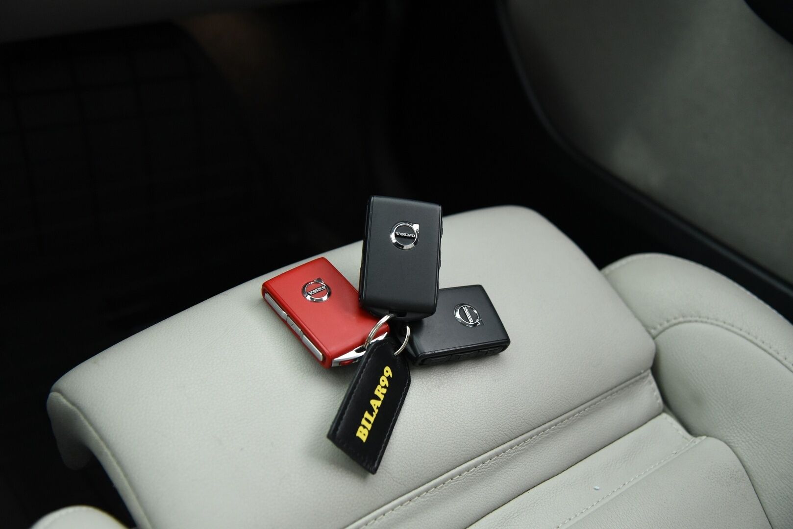 Volvo XC40 2020 T5 Twin Engine Business aut / Webasto / P-kamera / Vaaleat nahat / Vakkari / LED - BLIS / Jakopää vaihdettu / 2x renkaat / 