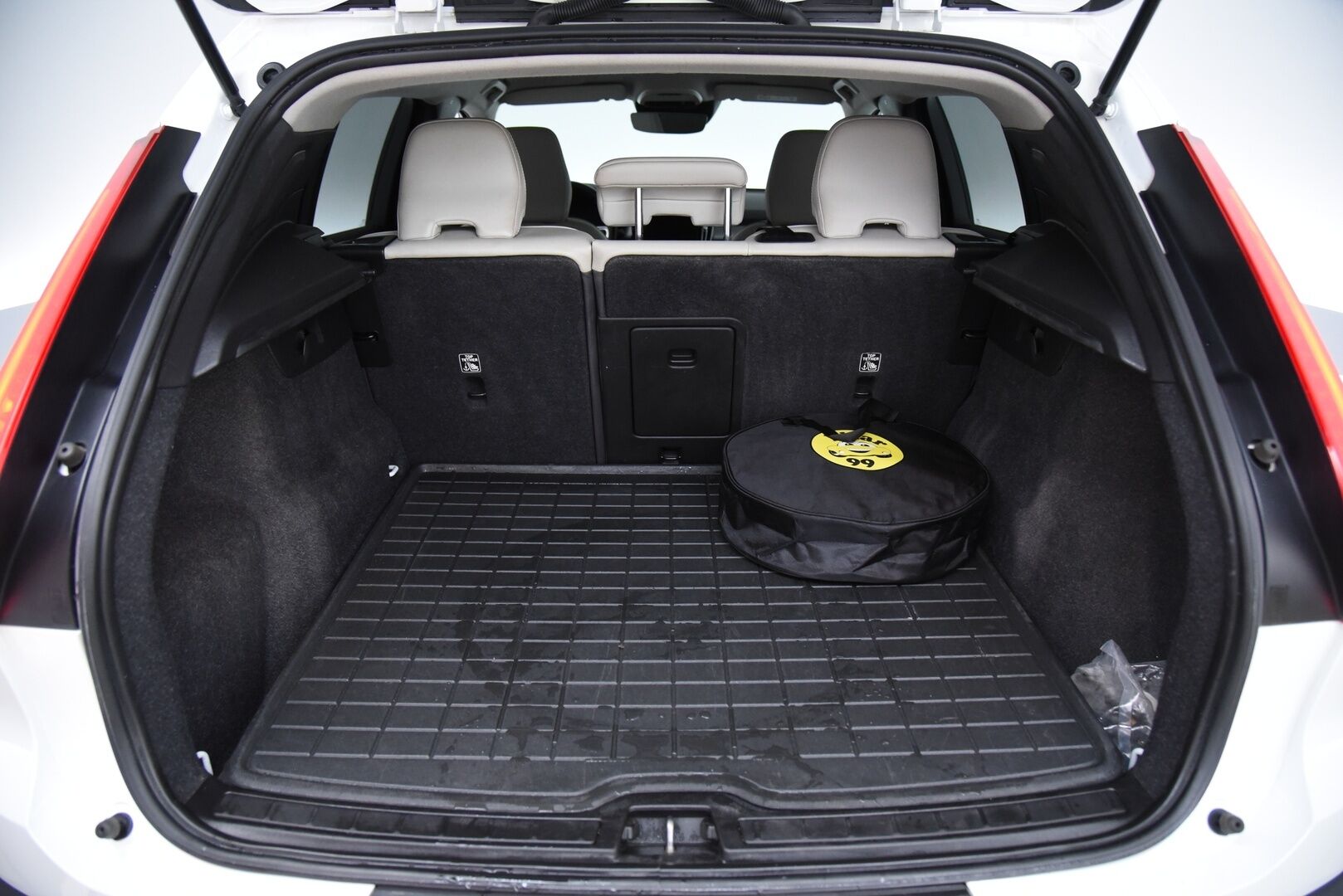 Volvo XC40 2020 T5 Twin Engine Business aut / Webasto / P-kamera / Vaaleat nahat / Vakkari / LED - BLIS / Jakopää vaihdettu / 2x renkaat / 