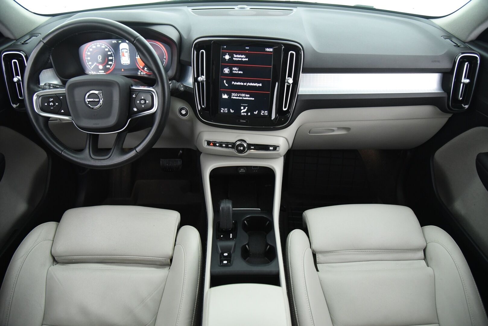 Volvo XC40 2020 T5 Twin Engine Business aut / Webasto / P-kamera / Vaaleat nahat / Vakkari / LED - BLIS / Jakopää vaihdettu / 2x renkaat / 