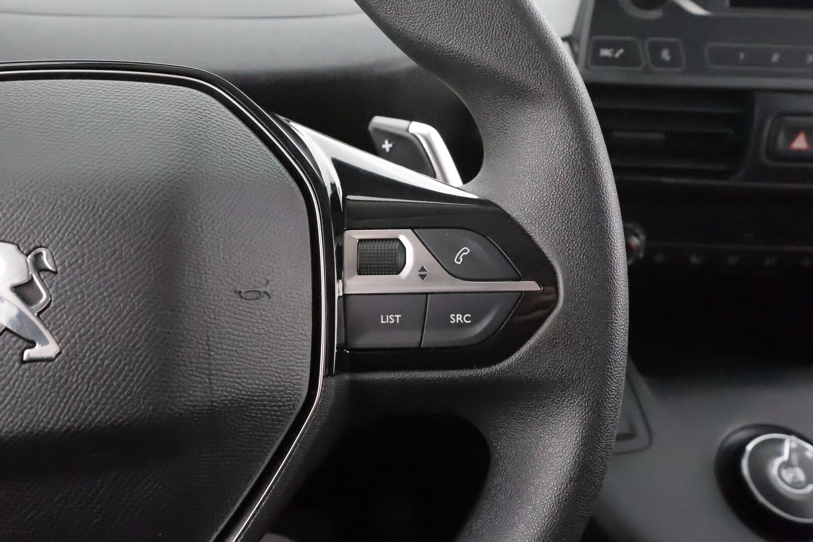 Peugeot Partner 2023 BlueHDi 130 EAT8-automaatti XL 2510 * Webasto / P.Kamera / Vakkari / Ilmastointi / Bluetooth * - Kahdet renkaat / Merkkihuollettu / Juuri huollettu