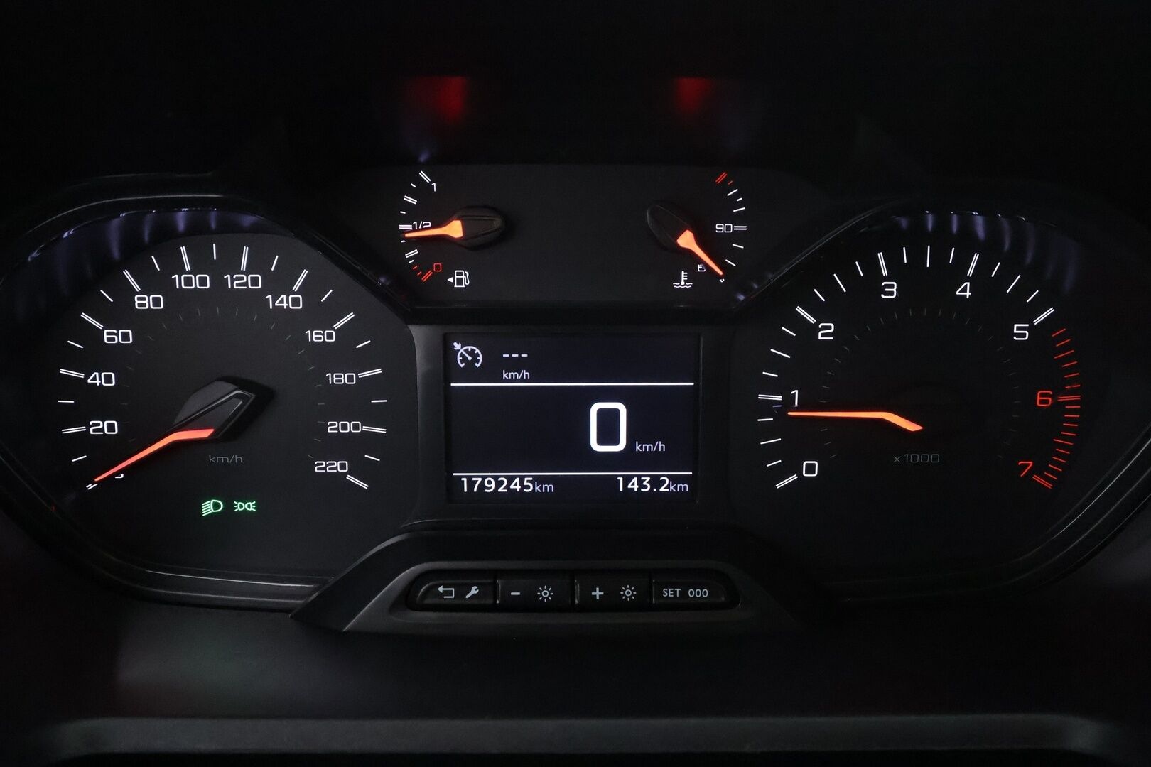 Peugeot Partner 2023 BlueHDi 130 EAT8-automaatti XL 2510 * Webasto / P.Kamera / Vakkari / Ilmastointi / Bluetooth * - Kahdet renkaat / Merkkihuollettu / Juuri huollettu