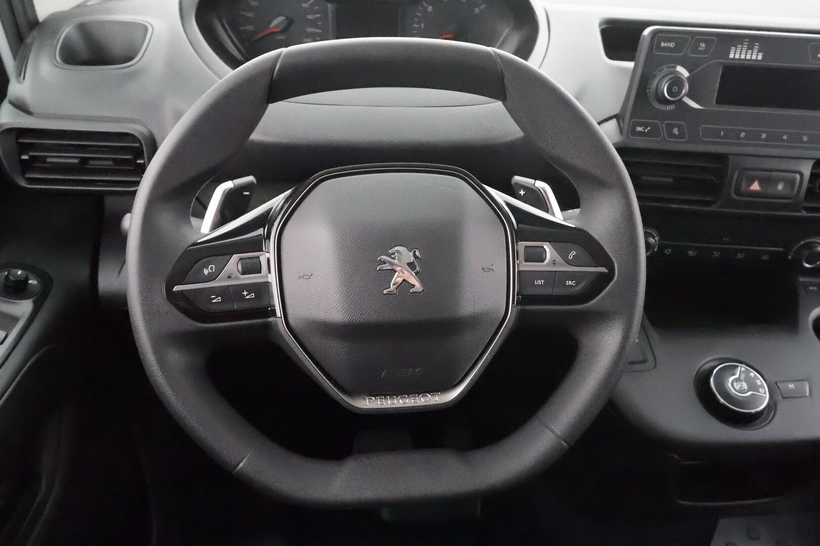 Peugeot Partner 2023 BlueHDi 130 EAT8-automaatti XL 2510 * Webasto / P.Kamera / Vakkari / Ilmastointi / Bluetooth * - Kahdet renkaat / Merkkihuollettu / Juuri huollettu