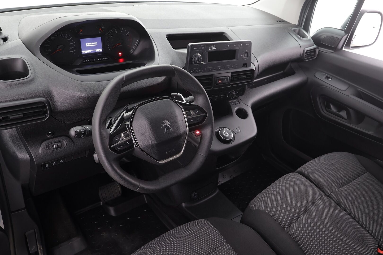 Peugeot Partner 2023 BlueHDi 130 EAT8-automaatti XL 2510 * Webasto / P.Kamera / Vakkari / Ilmastointi / Bluetooth * - Kahdet renkaat / Merkkihuollettu / Juuri huollettu