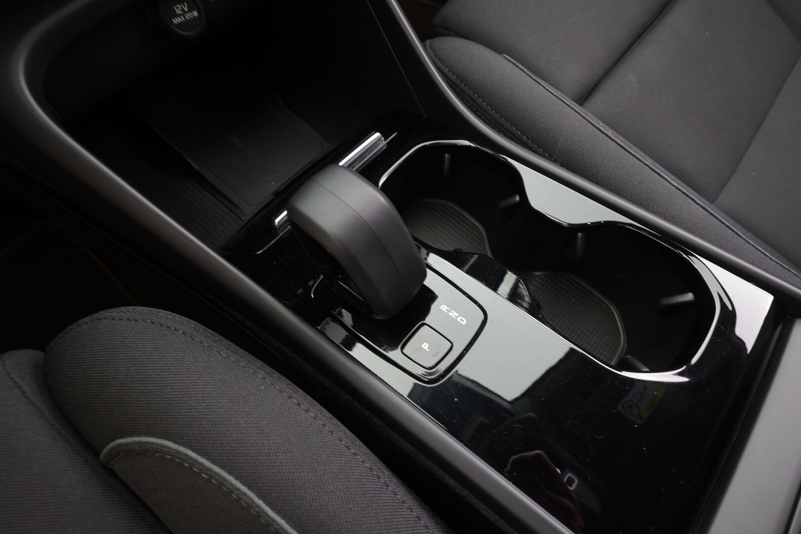 Volvo XC40 2023 Recharge Single Plus aut - | ACC | ILP | Koukku | P.Kamera | Muistipenkki | High Performance audio | LED | Apple&Android | Ratinlämmitys | Keyless | 1.Om Suomi-auto | Kahdet Renkaat | Merkkihuollettu |