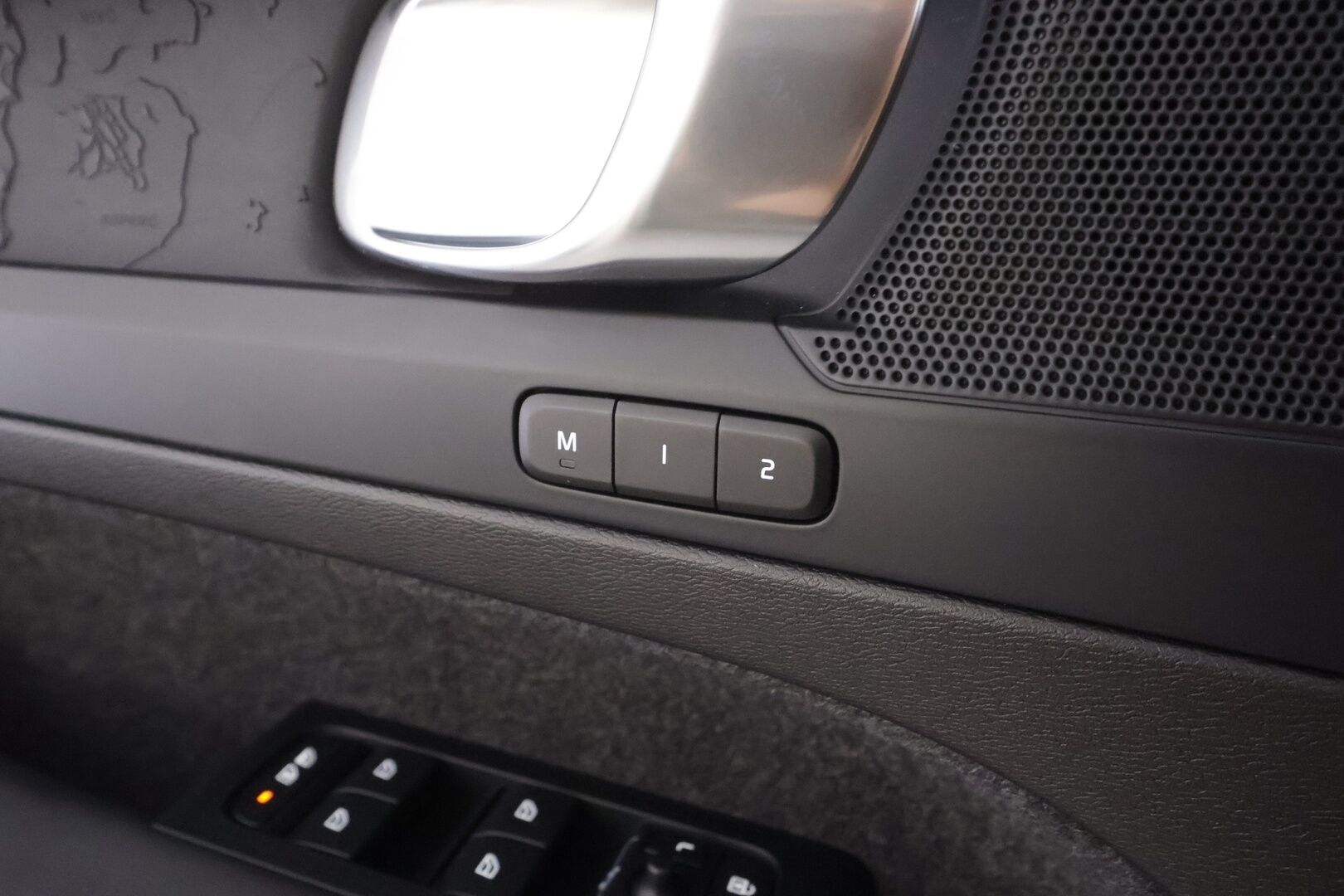 Volvo XC40 2023 Recharge Single Plus aut - | ACC | ILP | Koukku | P.Kamera | Muistipenkki | High Performance audio | LED | Apple&Android | Ratinlämmitys | Keyless | 1.Om Suomi-auto | Kahdet Renkaat | Merkkihuollettu |