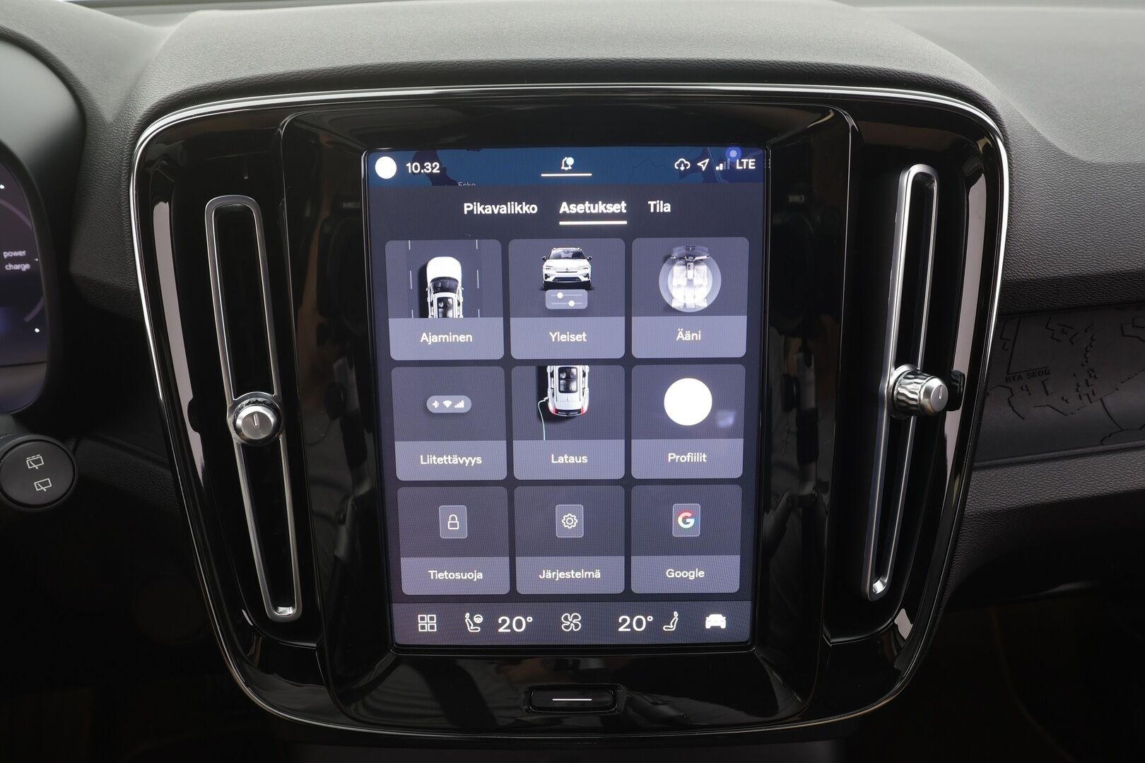 Volvo XC40 2023 Recharge Single Plus aut - | ACC | ILP | Koukku | P.Kamera | Muistipenkki | High Performance audio | LED | Apple&Android | Ratinlämmitys | Keyless | 1.Om Suomi-auto | Kahdet Renkaat | Merkkihuollettu |