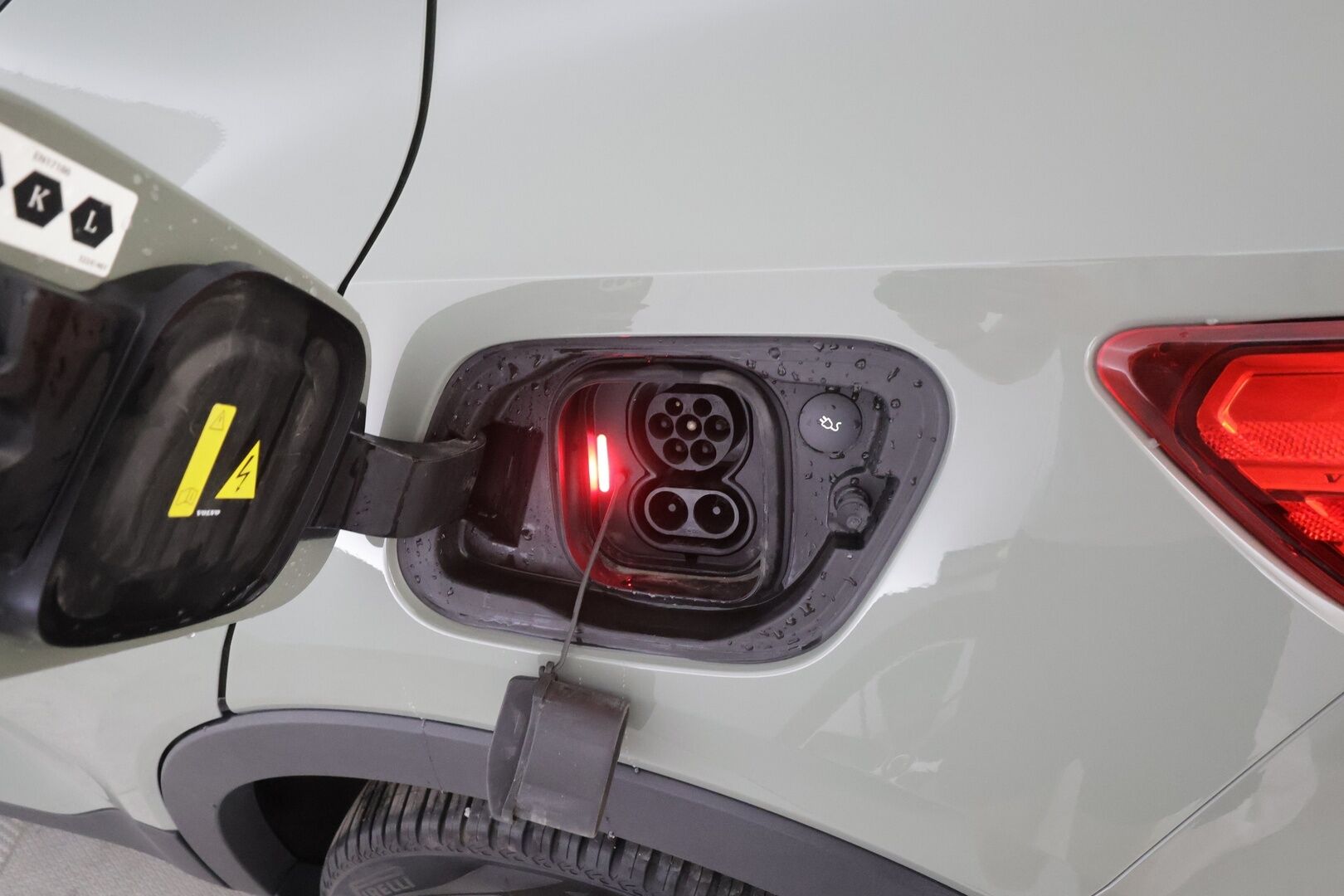 Volvo XC40 2023 Recharge Single Plus aut - | ACC | ILP | Koukku | P.Kamera | Muistipenkki | High Performance audio | LED | Apple&Android | Ratinlämmitys | Keyless | 1.Om Suomi-auto | Kahdet Renkaat | Merkkihuollettu |