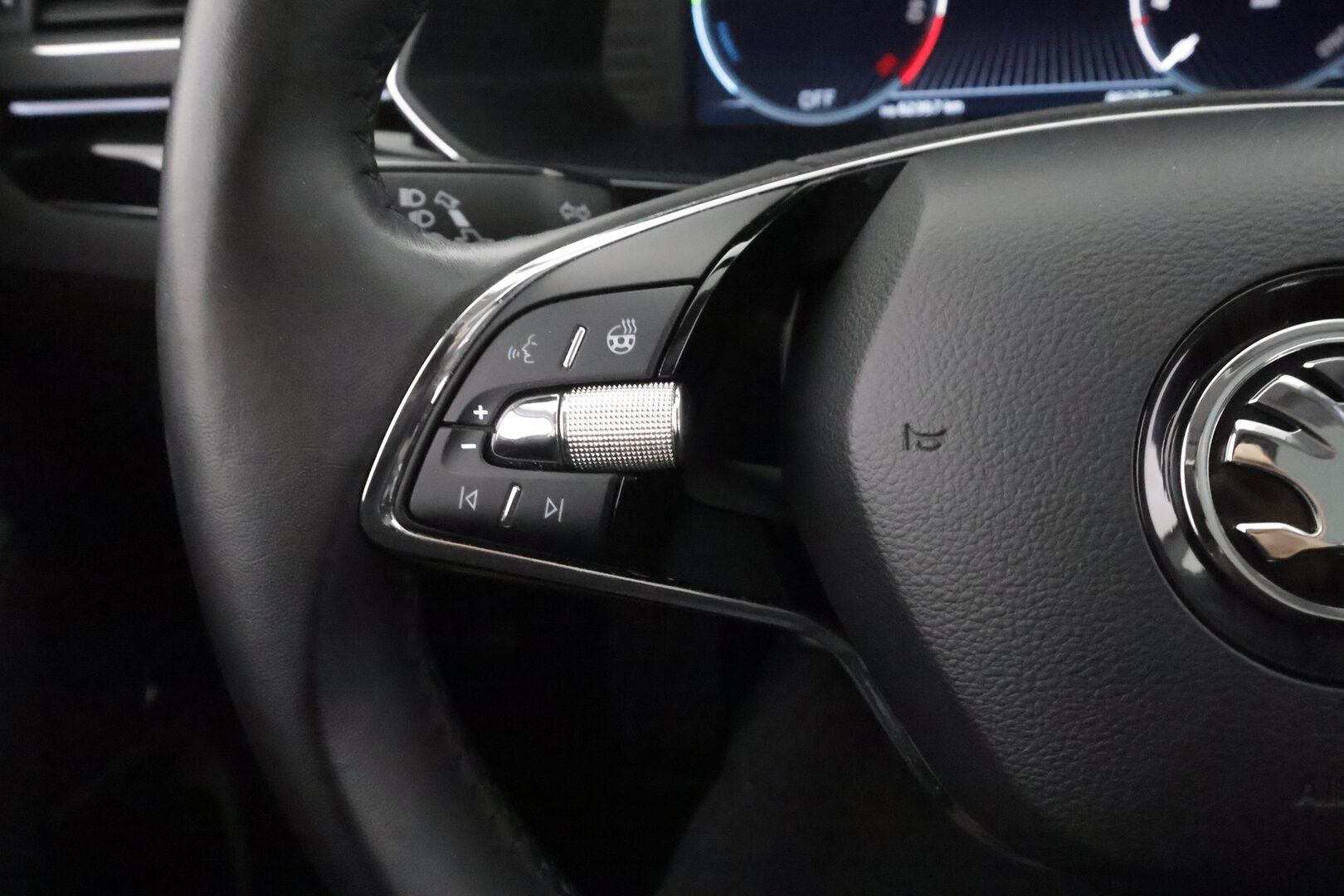 Skoda Superb 2024 Combi 1.4 TSI PHEV L&K iV BusinessLine DSG Autom. - | ACC | Webasto | Canton | Matrix | Ilmastoidut muistipenkit | Panorama | 360° | Digimittaristo | Lämm. ratti | Keyless | 1-om suomiauto | ALV | 