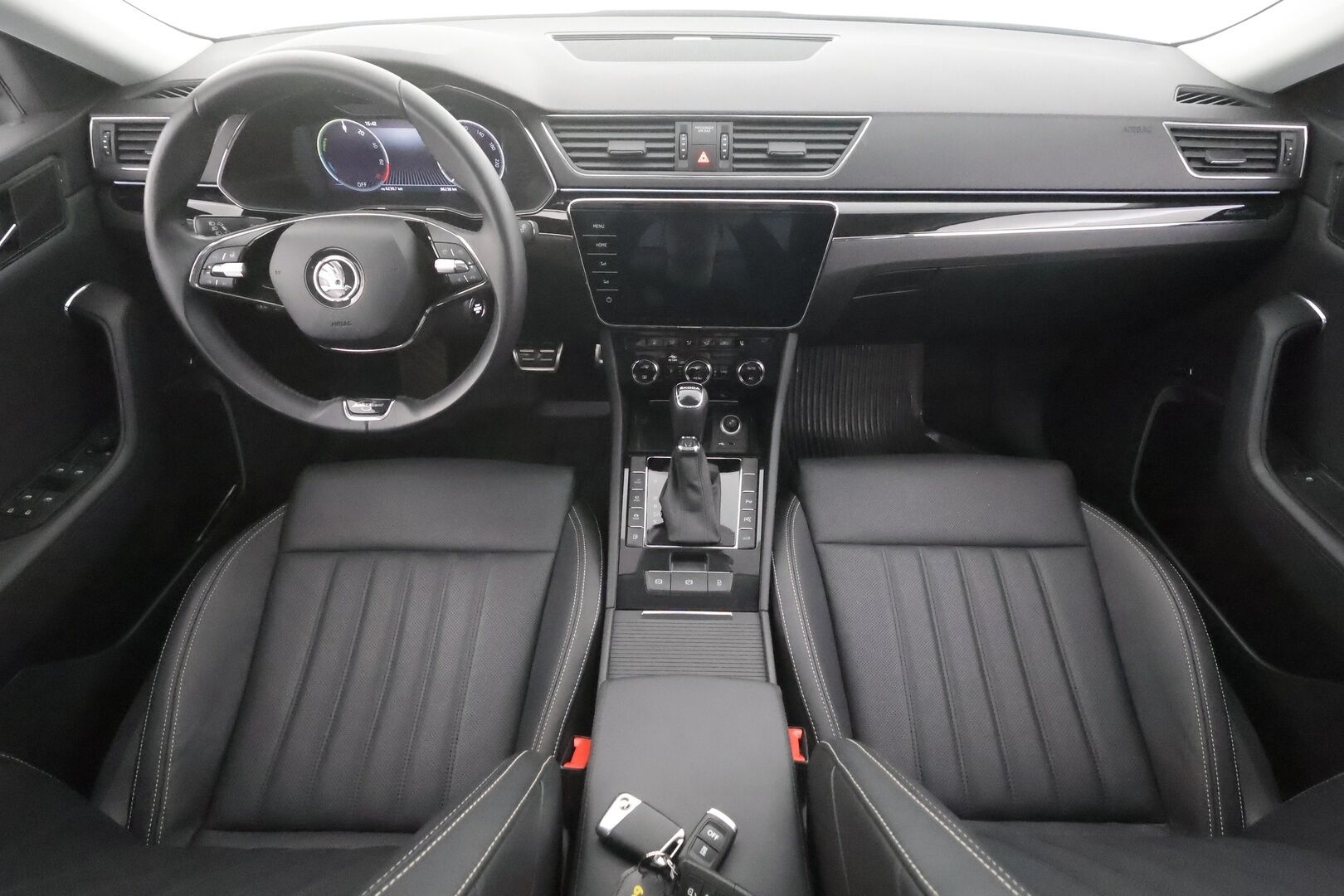 Skoda Superb 2024 Combi 1.4 TSI PHEV L&K iV BusinessLine DSG Autom. - | ACC | Webasto | Canton | Matrix | Ilmastoidut muistipenkit | Panorama | 360° | Digimittaristo | Lämm. ratti | Keyless | 1-om suomiauto | ALV | 