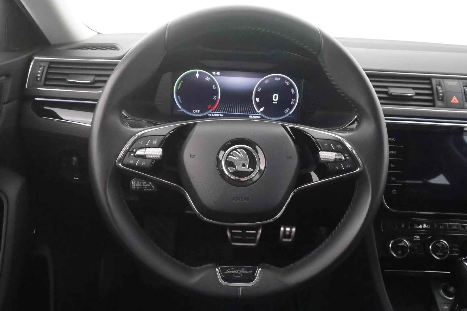 Skoda Superb 2024 Combi 1.4 TSI PHEV L&K iV BusinessLine DSG Autom. - | ACC | Webasto | Canton | Matrix | Ilmastoidut muistipenkit | Panorama | 360° | Digimittaristo | Lämm. ratti | Keyless | 1-om suomiauto | ALV | 