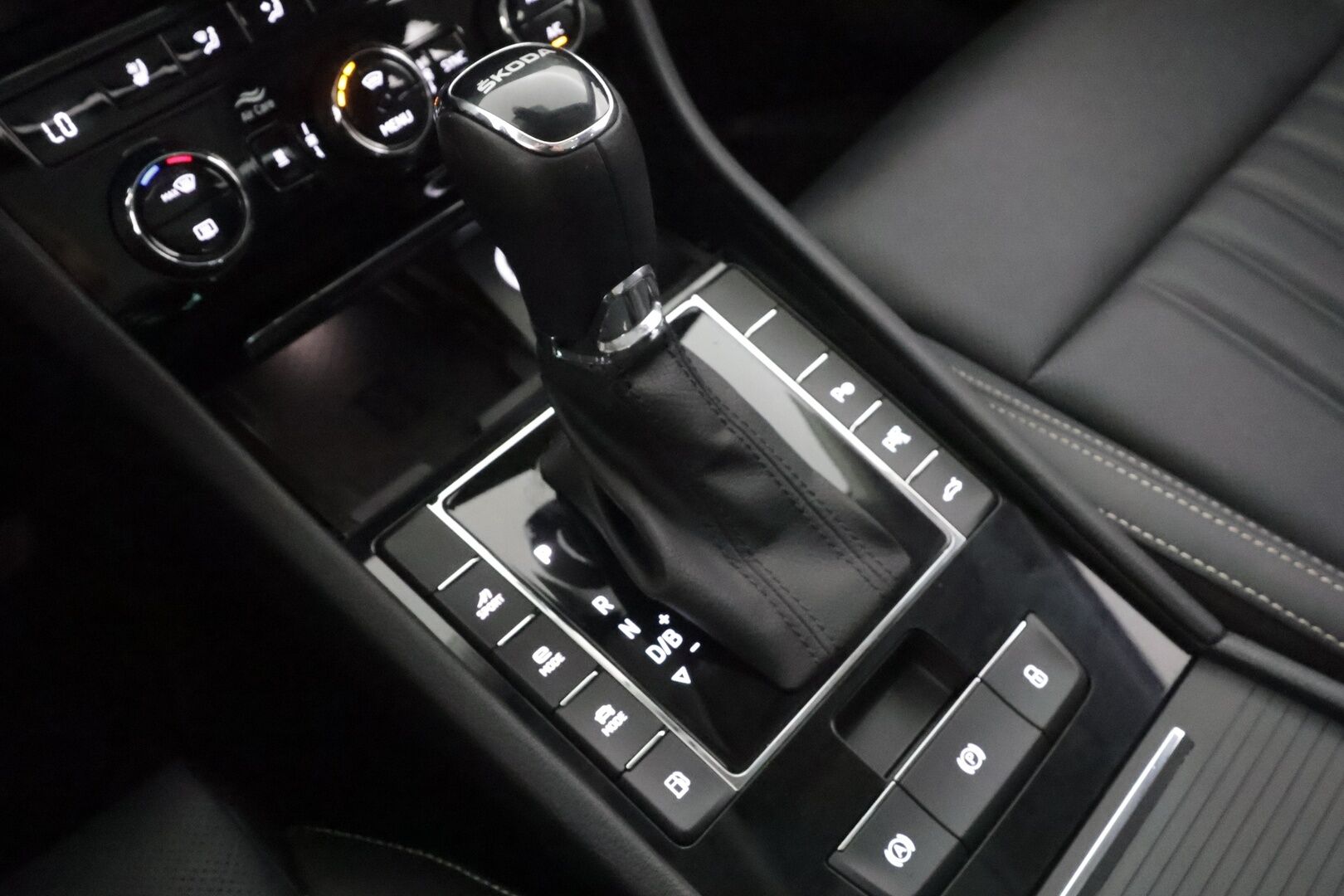 Skoda Superb 2024 Combi 1.4 TSI PHEV L&K iV BusinessLine DSG Autom. - | ACC | Webasto | Canton | Matrix | Ilmastoidut muistipenkit | Panorama | 360° | Digimittaristo | Lämm. ratti | Keyless | 1-om suomiauto | ALV | 