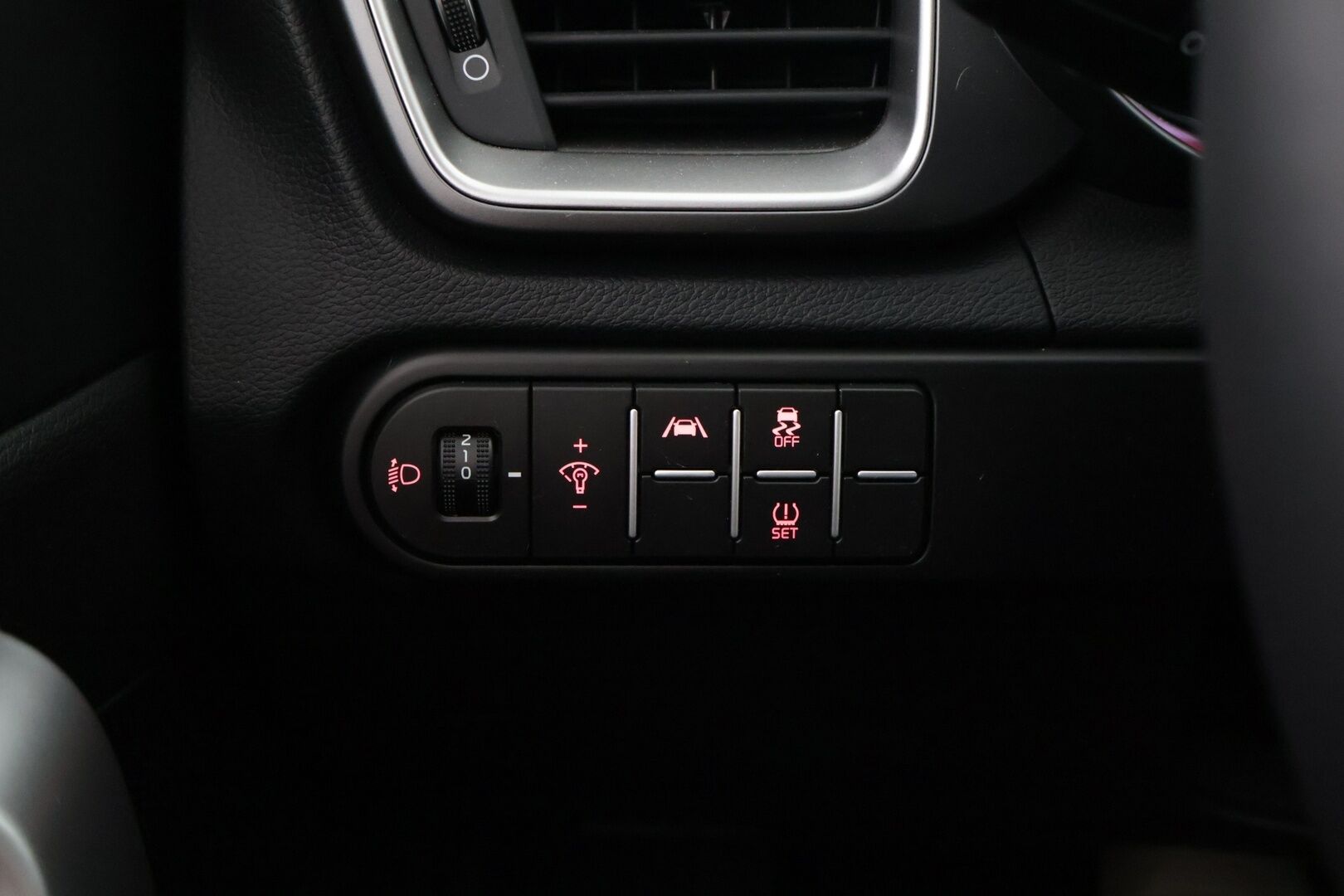 Kia Ceed 2024 1,5 T-GDI 160 hv EX SW DCT * Suomi-auto / P.kamera  / Vakkari / Lane Assist / Xenon / Ratinlämmitin *