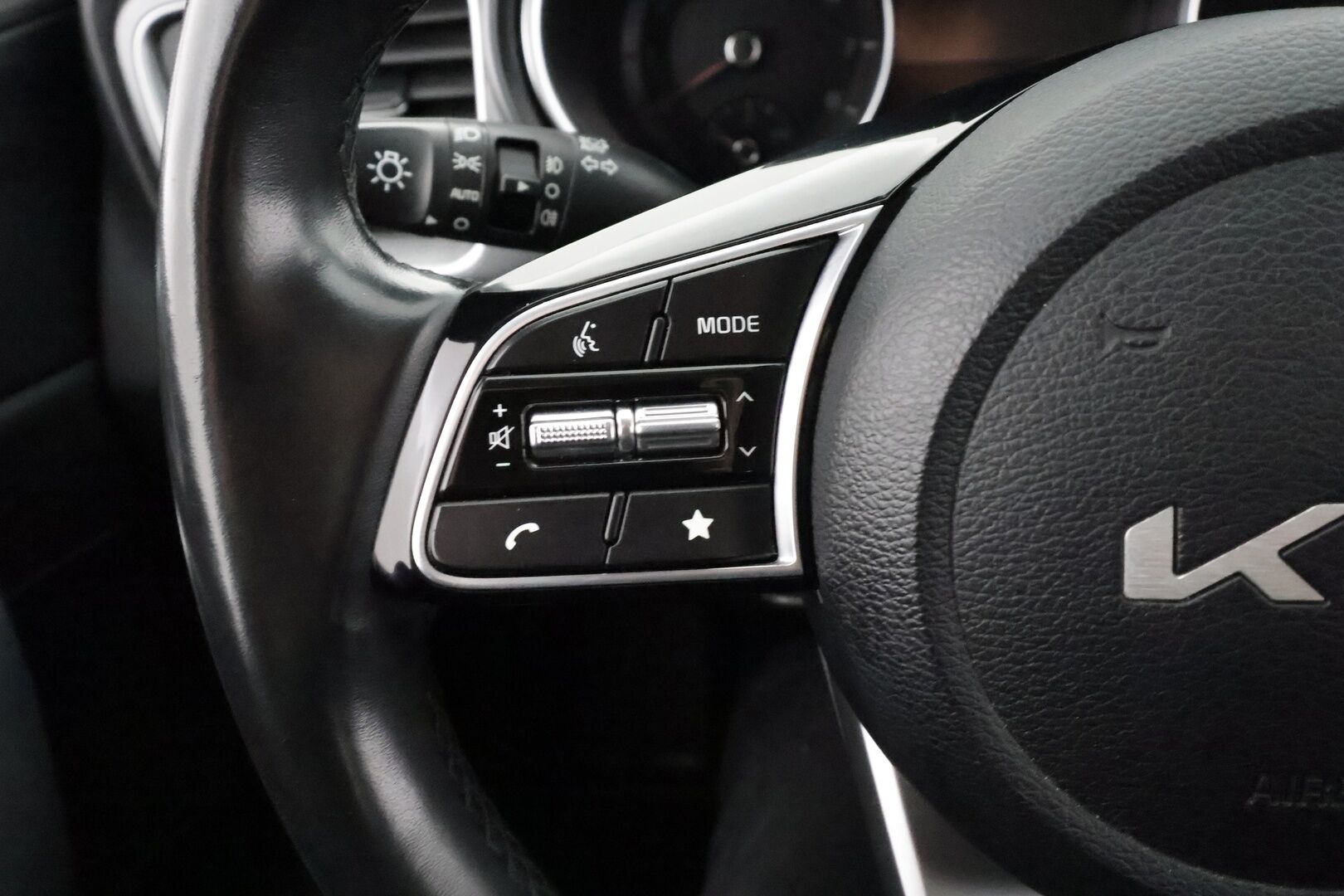 Kia Ceed 2023 1,5 T-GDI 160hv EX SW DCT - | 1-om suomiauto | Merkkihuollettu | P.kamera | Vakkari | Lämm. ratti | Apple & Android | Lane Assist | Hätäjarrutusavustin | 2x renkaat aluin | 