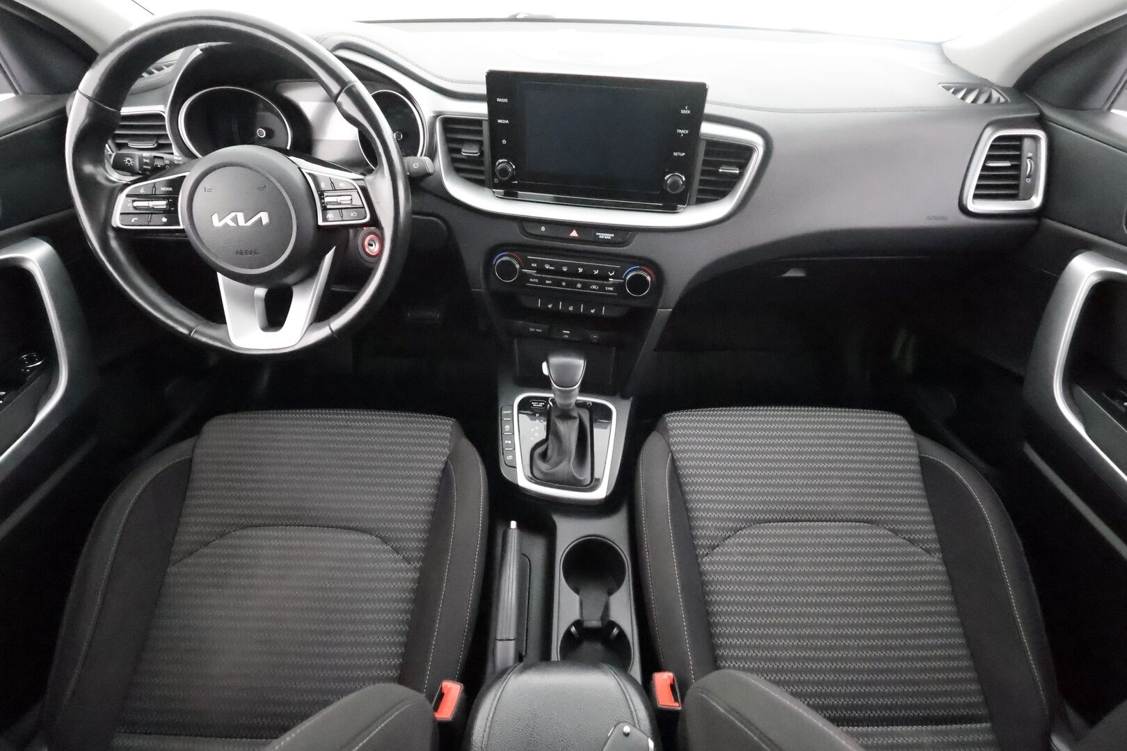 Kia Ceed 2023 1,5 T-GDI 160hv EX SW DCT - | 1-om suomiauto | Merkkihuollettu | P.kamera | Vakkari | Lämm. ratti | Apple & Android | Lane Assist | Hätäjarrutusavustin | 2x renkaat aluin | 