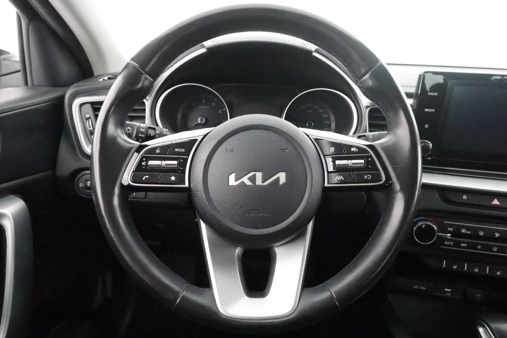 Kia Ceed 2023 1,5 T-GDI 160hv EX SW DCT - | 1-om suomiauto | Merkkihuollettu | P.kamera | Vakkari | Lämm. ratti | Apple & Android | Lane Assist | Hätäjarrutusavustin | 2x renkaat aluin | 
