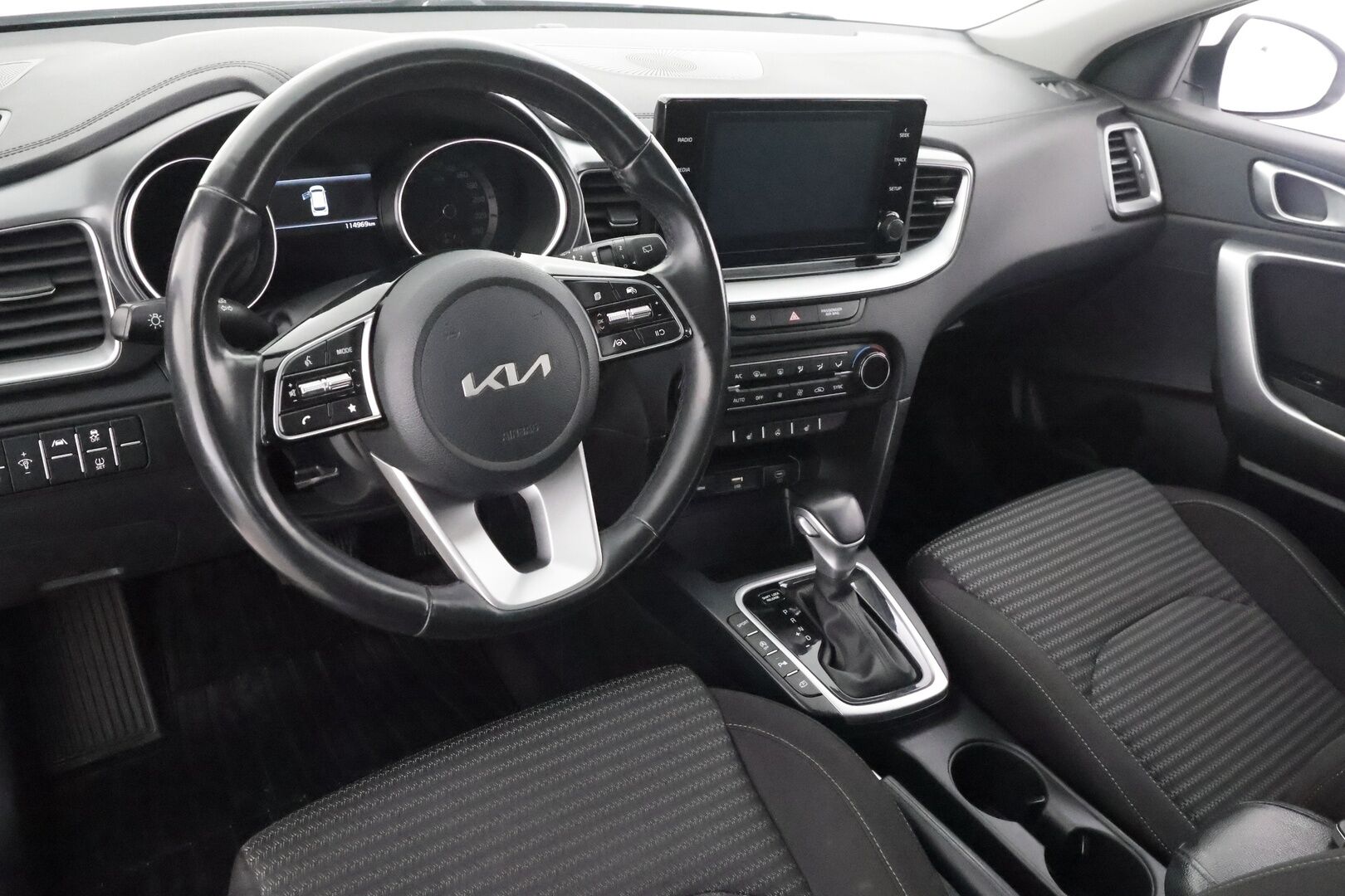 Kia Ceed 2023 1,5 T-GDI 160hv EX SW DCT - | 1-om suomiauto | Merkkihuollettu | P.kamera | Vakkari | Lämm. ratti | Apple & Android | Lane Assist | Hätäjarrutusavustin | 2x renkaat aluin | 