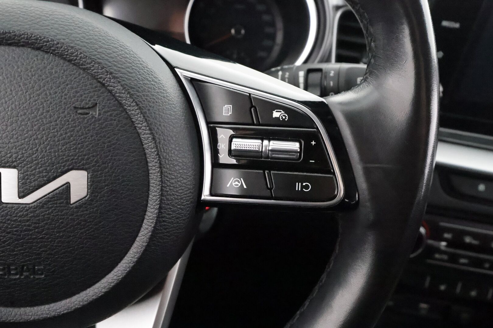 Kia Ceed 2023 1,5 T-GDI 160hv EX SW DCT - | 1-om suomiauto | Merkkihuollettu | P.kamera | Vakkari | Lämm. ratti | Apple & Android | Lane Assist | Hätäjarrutusavustin | 2x renkaat aluin | 