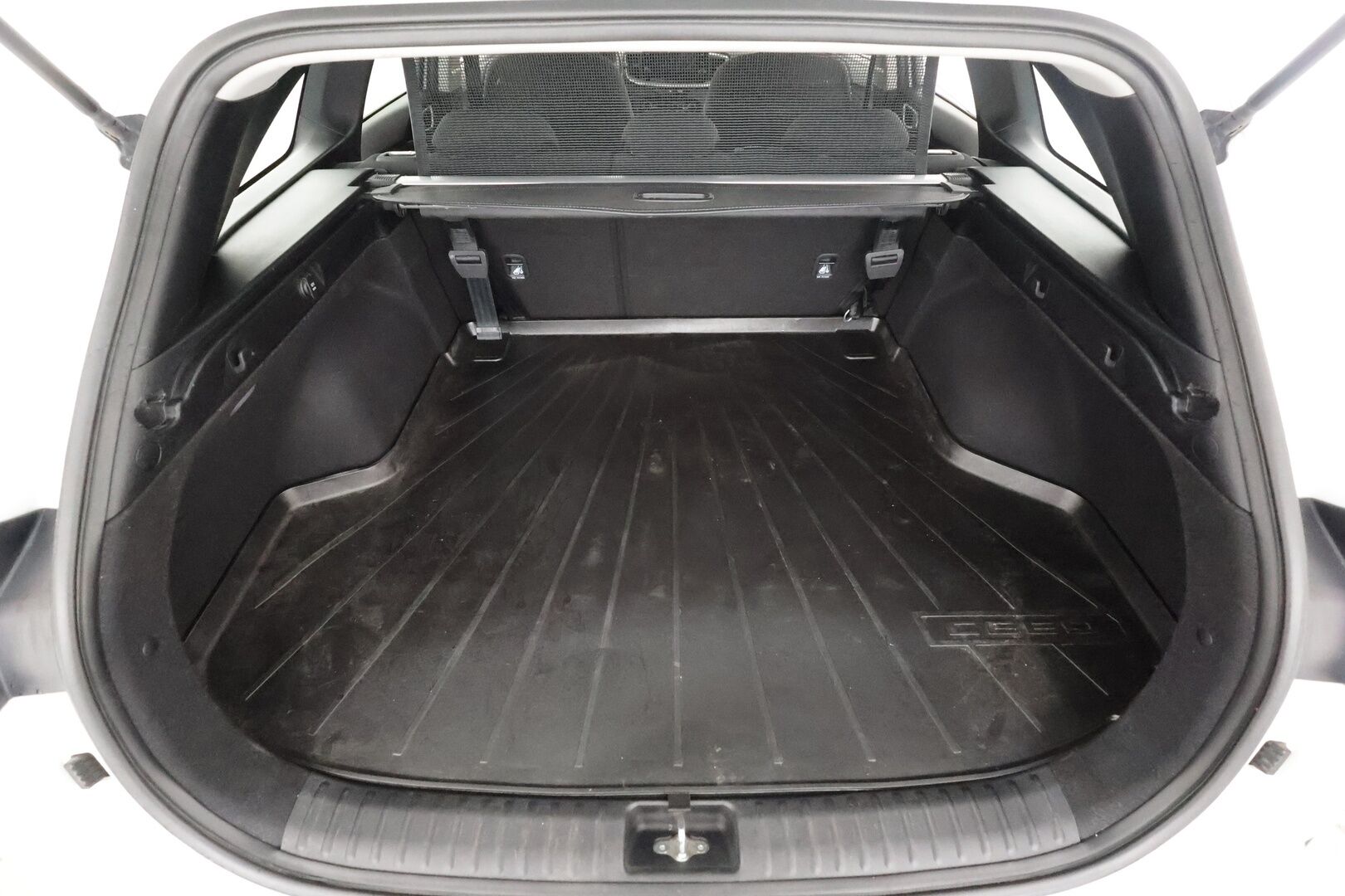 Kia Ceed 2023 1,5 T-GDI 160hv EX SW DCT - | 1-om suomiauto | Merkkihuollettu | P.kamera | Vakkari | Lämm. ratti | Apple & Android | Lane Assist | Hätäjarrutusavustin | 2x renkaat aluin | 