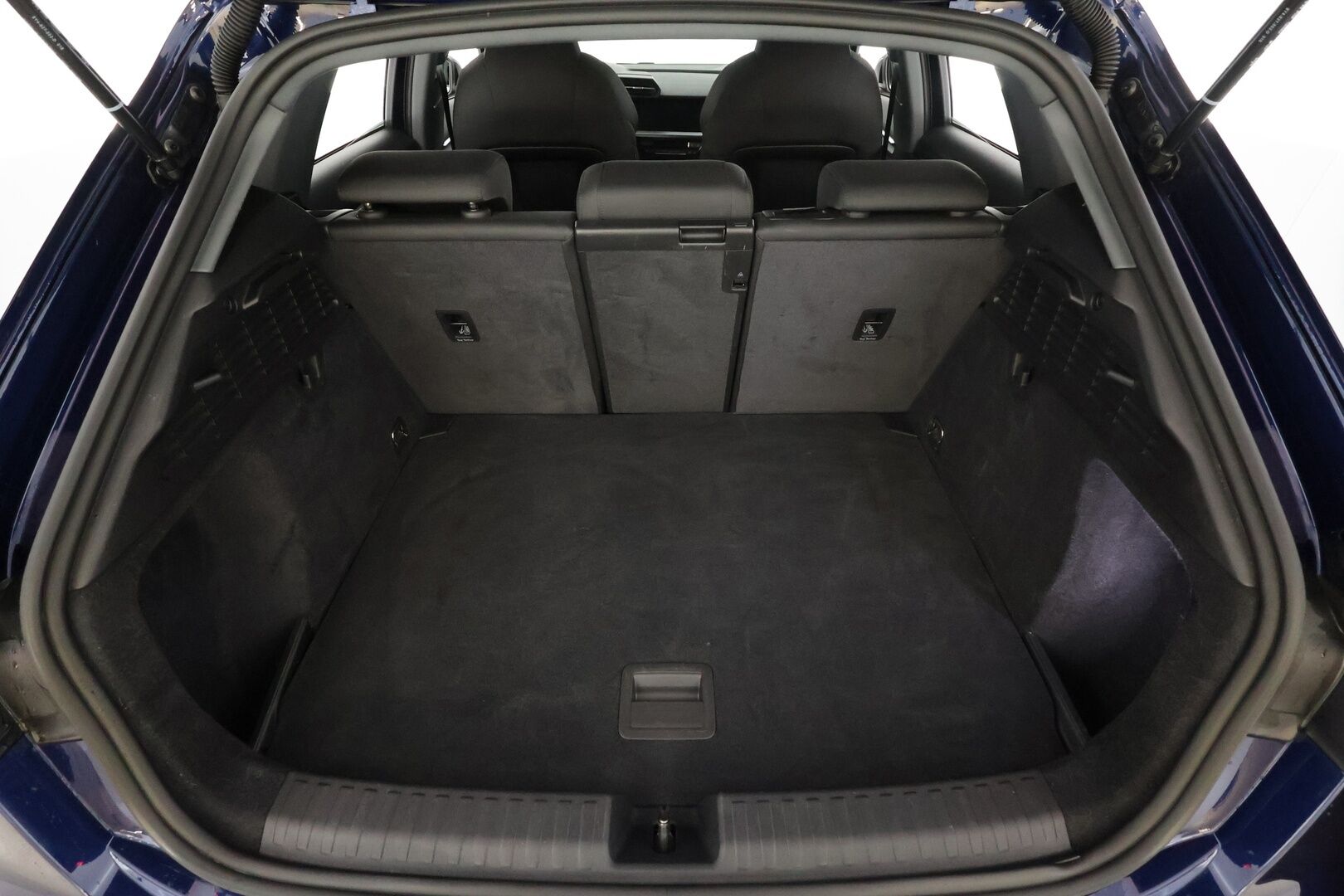 Audi A3 2024 Sportback Business 30 TFSI 81kW MHEV S tronic * ACC / P.tutka / LED / Sporttipenkit / Digimittaristo / Lohko+Sisä * - 1.Om Suomi-auto / Kahdet renkaat aluvanteilla / Merkkihuollettu