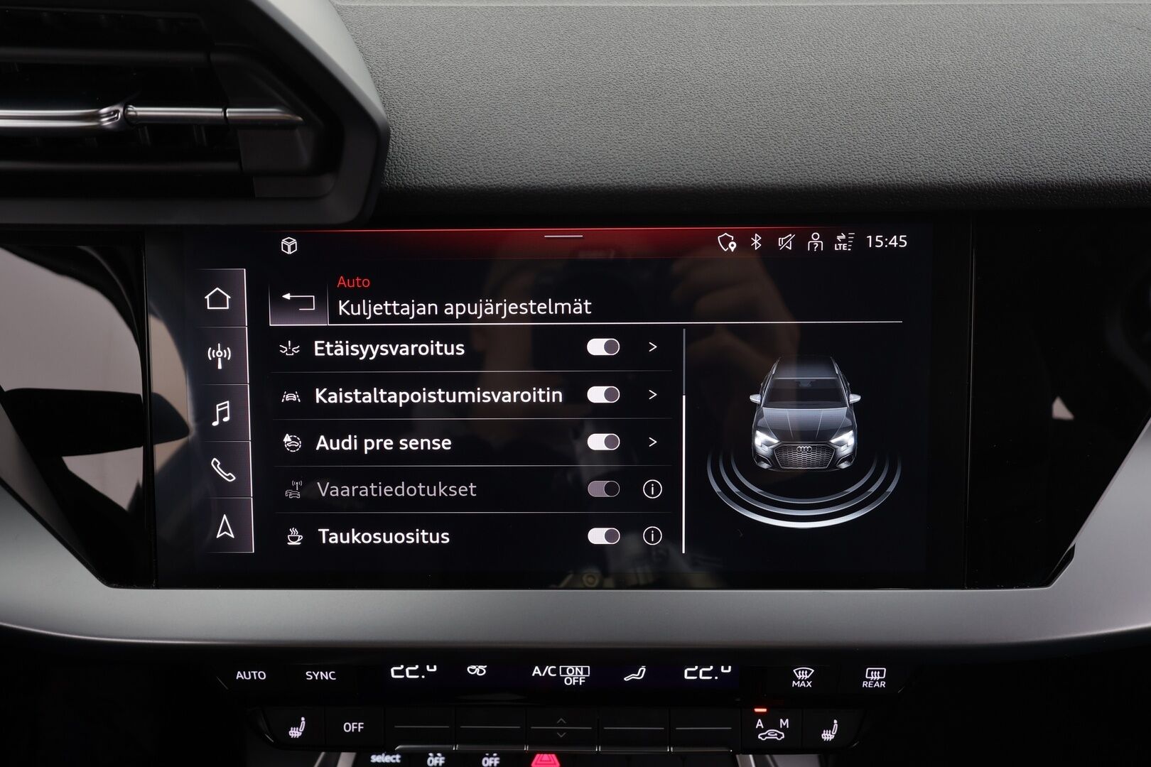 Audi A3 2024 Sportback Business 30 TFSI 81kW MHEV S tronic * ACC / P.tutka / LED / Sporttipenkit / Digimittaristo / Lohko+Sisä * - 1.Om Suomi-auto / Kahdet renkaat aluvanteilla / Merkkihuollettu