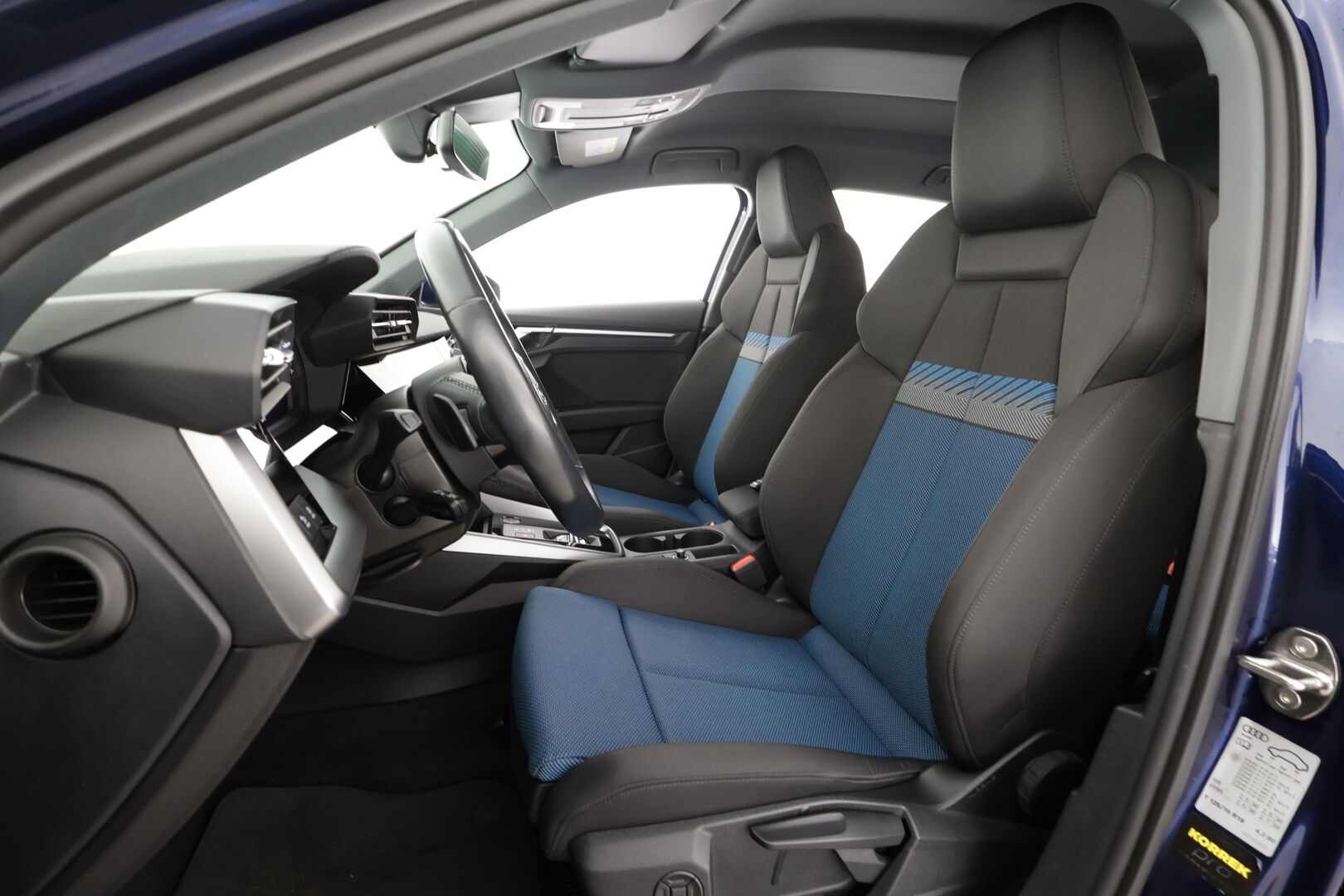 Audi A3 2024 Sportback Business 30 TFSI 81kW MHEV S tronic * ACC / P.tutka / LED / Sporttipenkit / Digimittaristo / Lohko+Sisä * - 1.Om Suomi-auto / Kahdet renkaat aluvanteilla / Merkkihuollettu