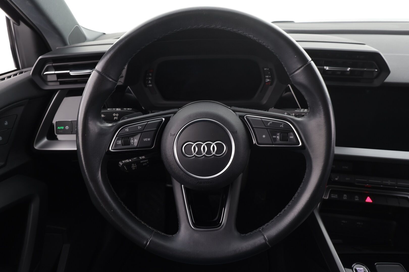 Audi A3 2024 Sportback Business 30 TFSI 81kW MHEV S tronic * ACC / P.tutka / LED / Sporttipenkit / Digimittaristo / Lohko+Sisä * - 1.Om Suomi-auto / Kahdet renkaat aluvanteilla / Merkkihuollettu