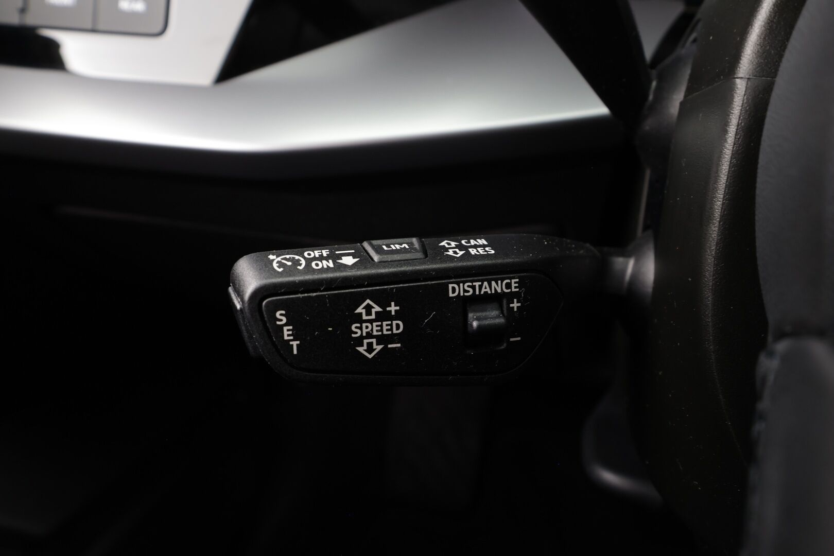 Audi A3 2024 Sportback Business 30 TFSI 81kW MHEV S tronic * ACC / P.tutka / LED / Sporttipenkit / Digimittaristo / Lohko+Sisä * - 1.Om Suomi-auto / Kahdet renkaat aluvanteilla / Merkkihuollettu