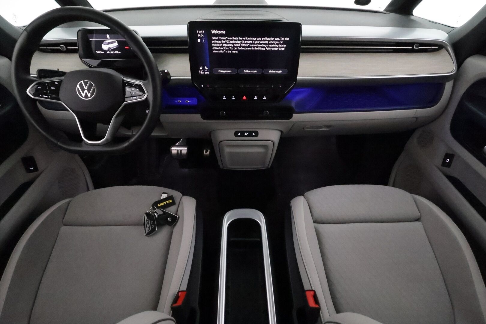 Volkswagen ID. Buzz 2024 150kW PRO Business 77 kWh **Sähköovet / Muistipenkit / Hieronta / IQ.Light / Adapt.vakkari / Navi** - 3,99 % KORKOTARJOUS TÄHÄN AUTOON - 1.Om Suomi-auto / Kahdet renkaat aluvanteilla / Koukku / Sähköluukku
