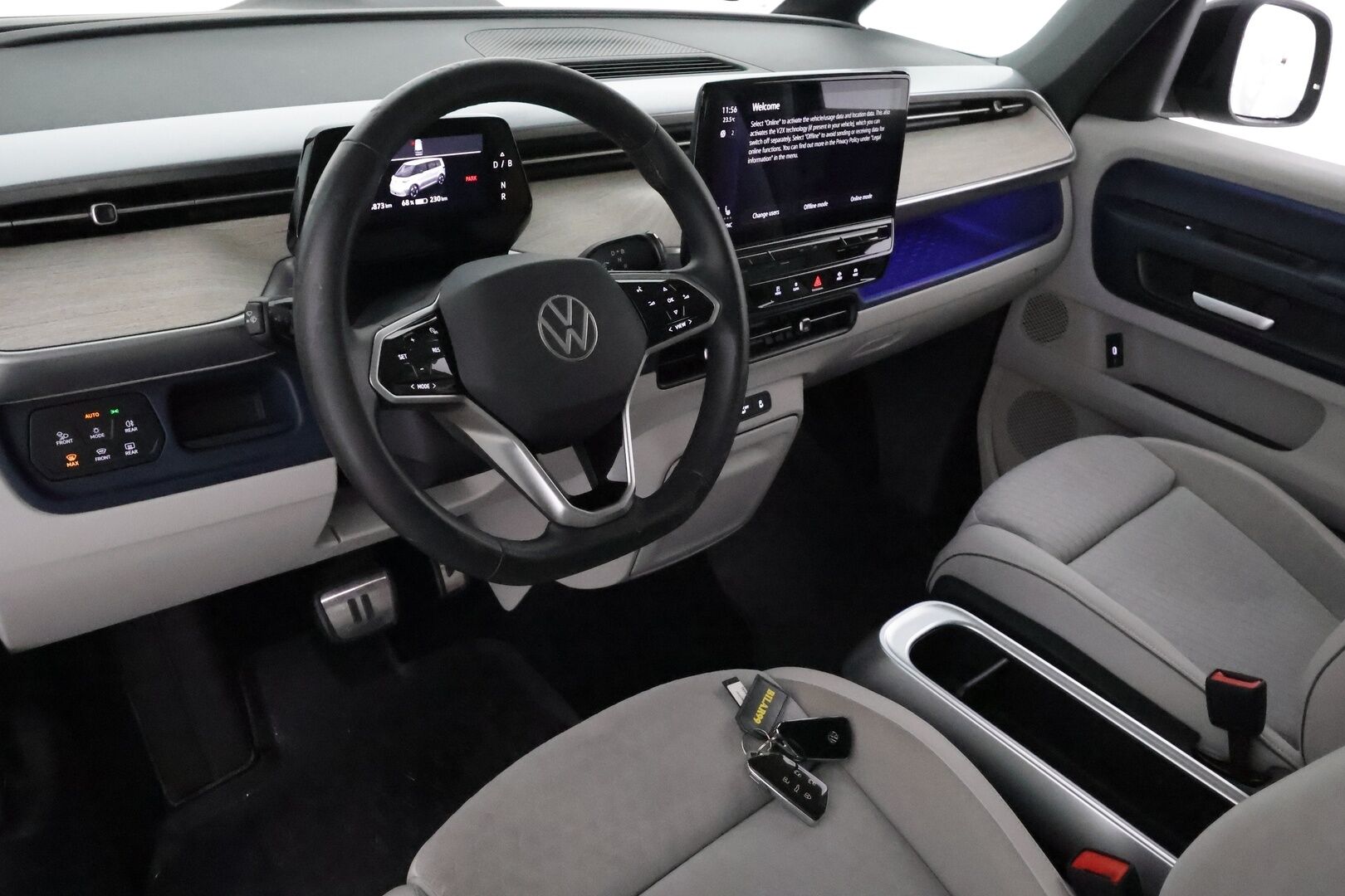 Volkswagen ID. Buzz 2024 150kW PRO Business 77 kWh **Sähköovet / Muistipenkit / Hieronta / IQ.Light / Adapt.vakkari / Navi** - 3,99 % KORKOTARJOUS TÄHÄN AUTOON - 1.Om Suomi-auto / Kahdet renkaat aluvanteilla / Koukku / Sähköluukku