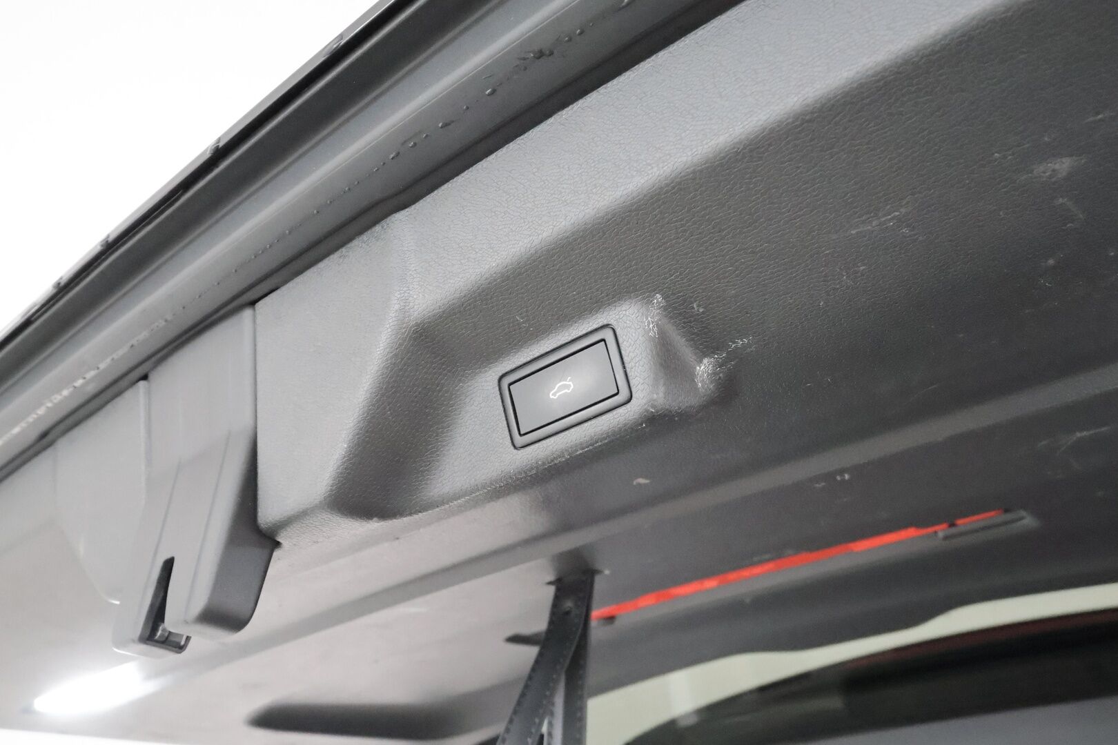 Volkswagen ID. Buzz 2024 150kW PRO Business 77 kWh **Sähköovet / Muistipenkit / Hieronta / IQ.Light / Adapt.vakkari / Navi** - 3,99 % KORKOTARJOUS TÄHÄN AUTOON - 1.Om Suomi-auto / Kahdet renkaat aluvanteilla / Koukku / Sähköluukku