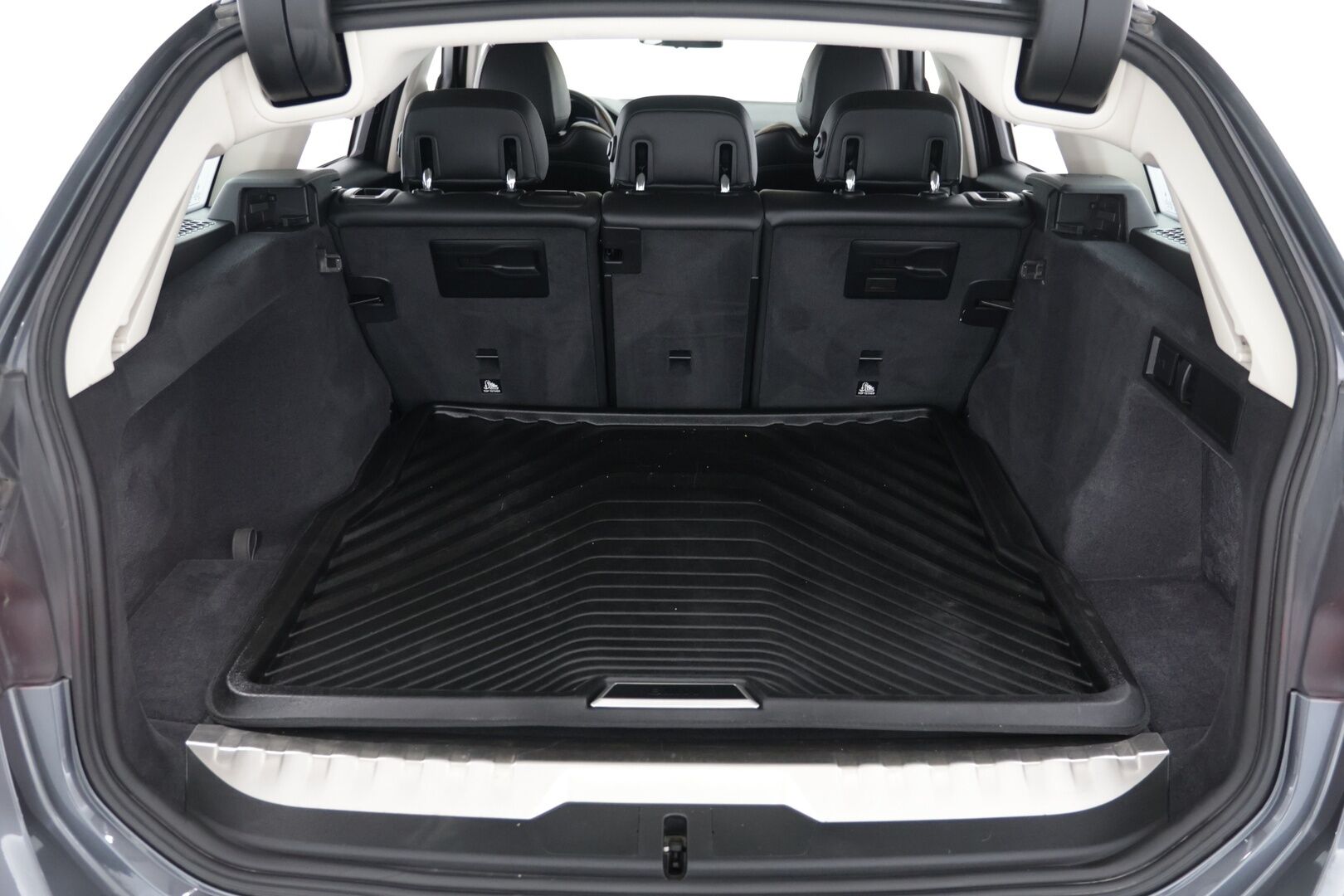 BMW 330 2021 G21 Touring 330e A Charged Edition - Digimittaristo | Sport-penkit | Navi | Tutkat