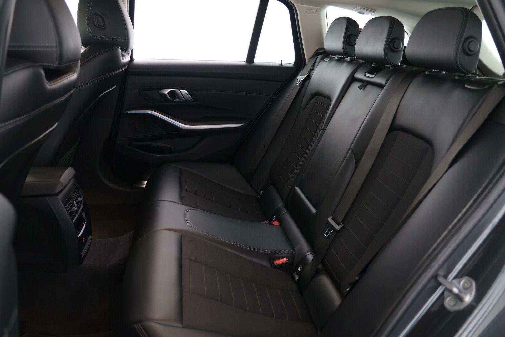 BMW 330 2021 G21 Touring 330e A Charged Edition - Digimittaristo | Sport-penkit | Navi | Tutkat