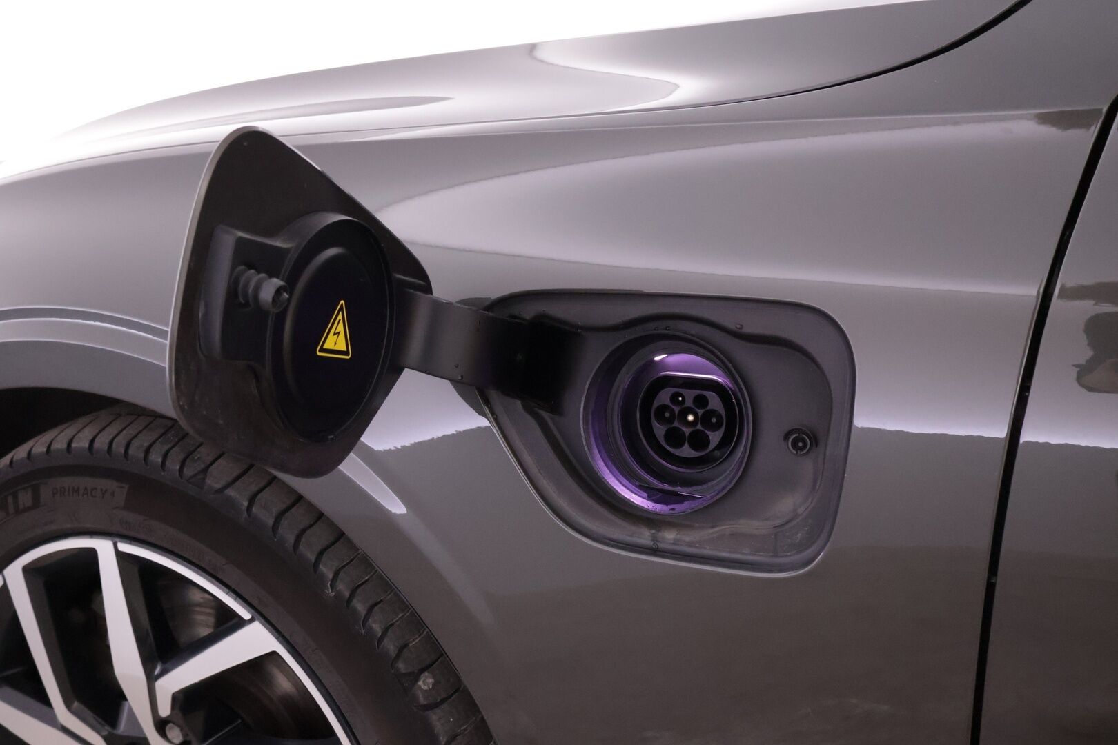 Volvo V60 2020 T6 TwE AWD 340hv Momentum Advance * Webasto / VOC / Alletaittuva Vetokoukku / Adapt. Vakkari * - Kahdet merkkirenkaat! / Hyvin huollettu! / Jakopää juuri tehty!!