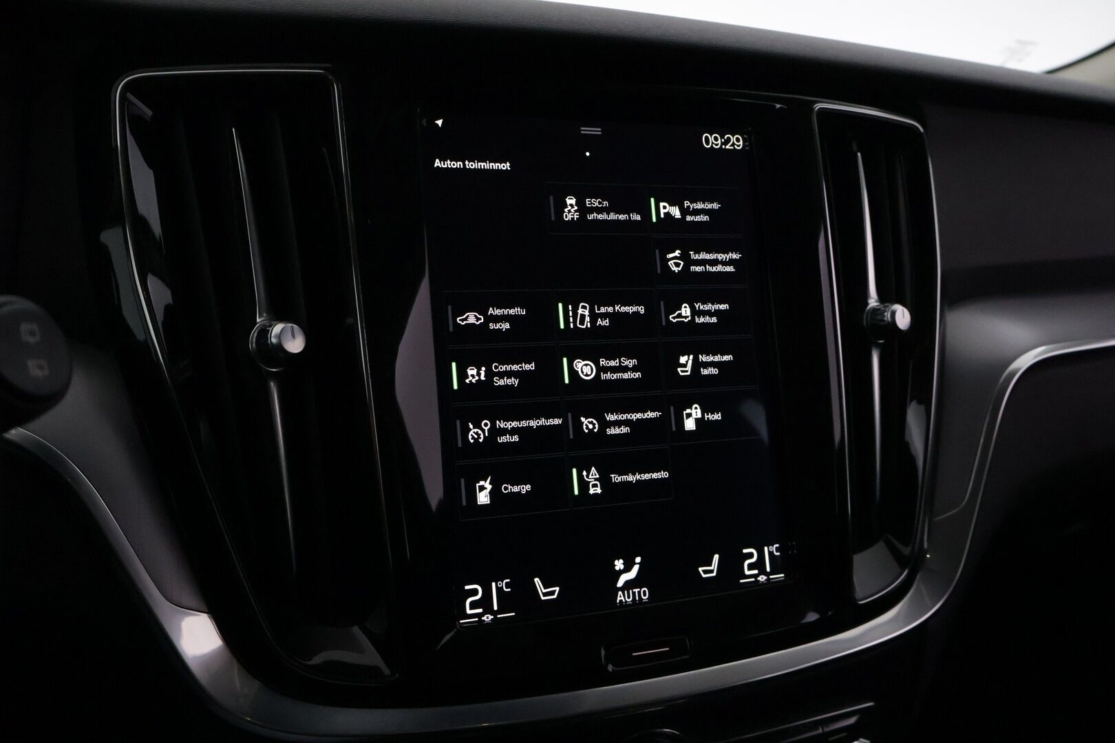 Volvo V60 2020 T6 TwE AWD 340hv Momentum Advance * Webasto / VOC / Alletaittuva Vetokoukku / Adapt. Vakkari * - Kahdet merkkirenkaat! / Hyvin huollettu! / Jakopää juuri tehty!!