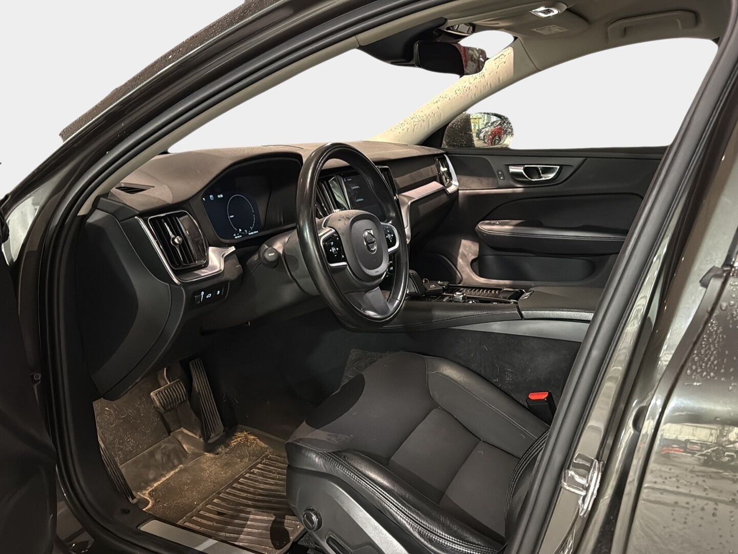 Volvo V60 2020 T6 TwE AWD 340hv Momentum Advance*ACC / Webasto / Sähkökoukku / S.luukku / VOC*