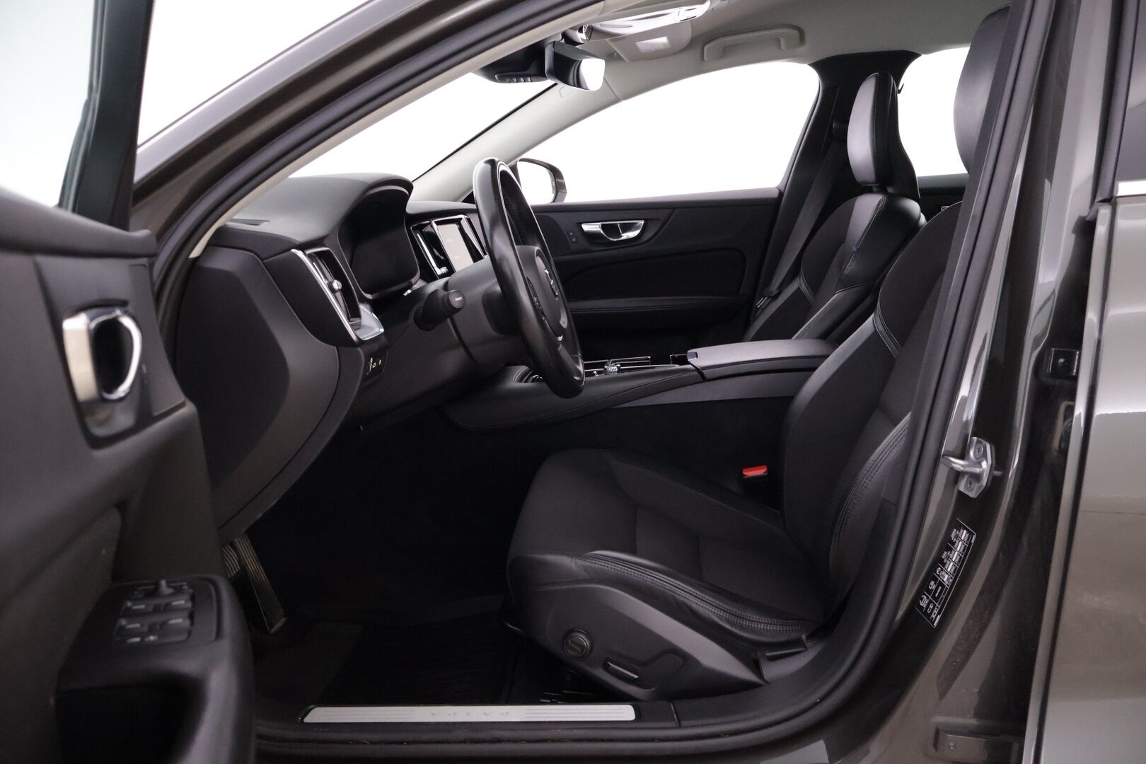 Volvo V60 2020 T6 TwE AWD 340hv Momentum Advance * Webasto / VOC / Alletaittuva Vetokoukku / Adapt. Vakkari * - Kahdet merkkirenkaat! / Hyvin huollettu! / Jakopää juuri tehty!!