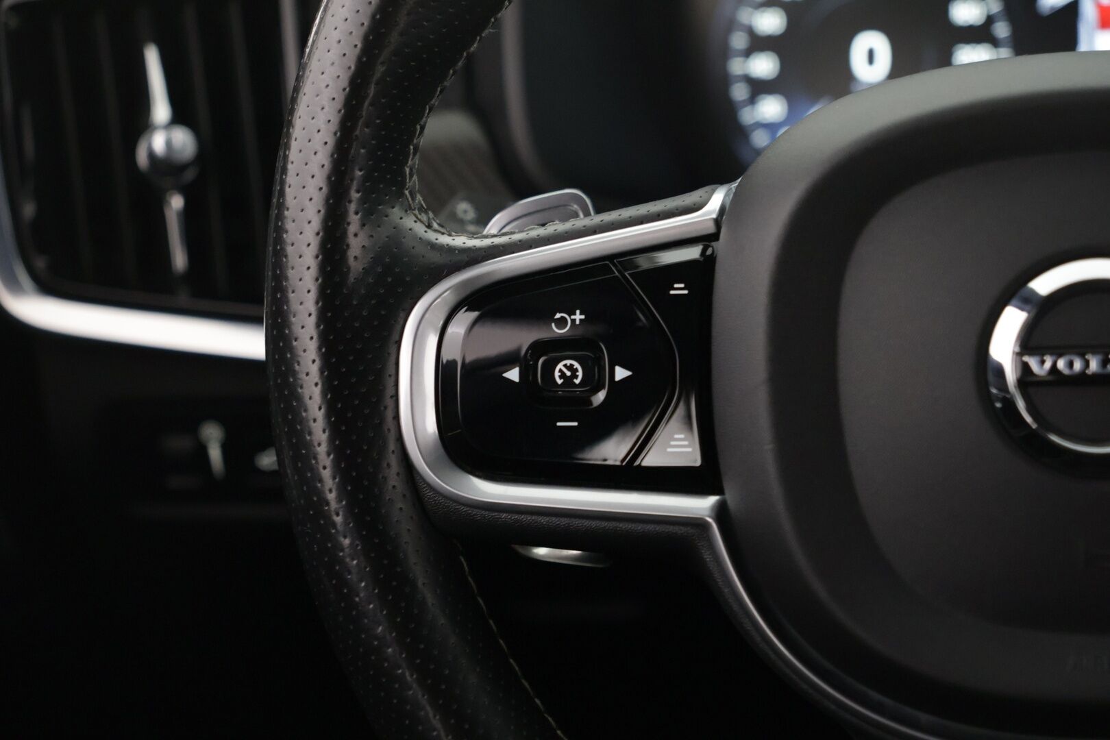 Volvo V90 2018 T8 TwE AWD R-Design Polestar Engineered - | Polestar-optimoitu! | B&W | Pilot Assist | Koukku | Ennakkomyynnissä! |