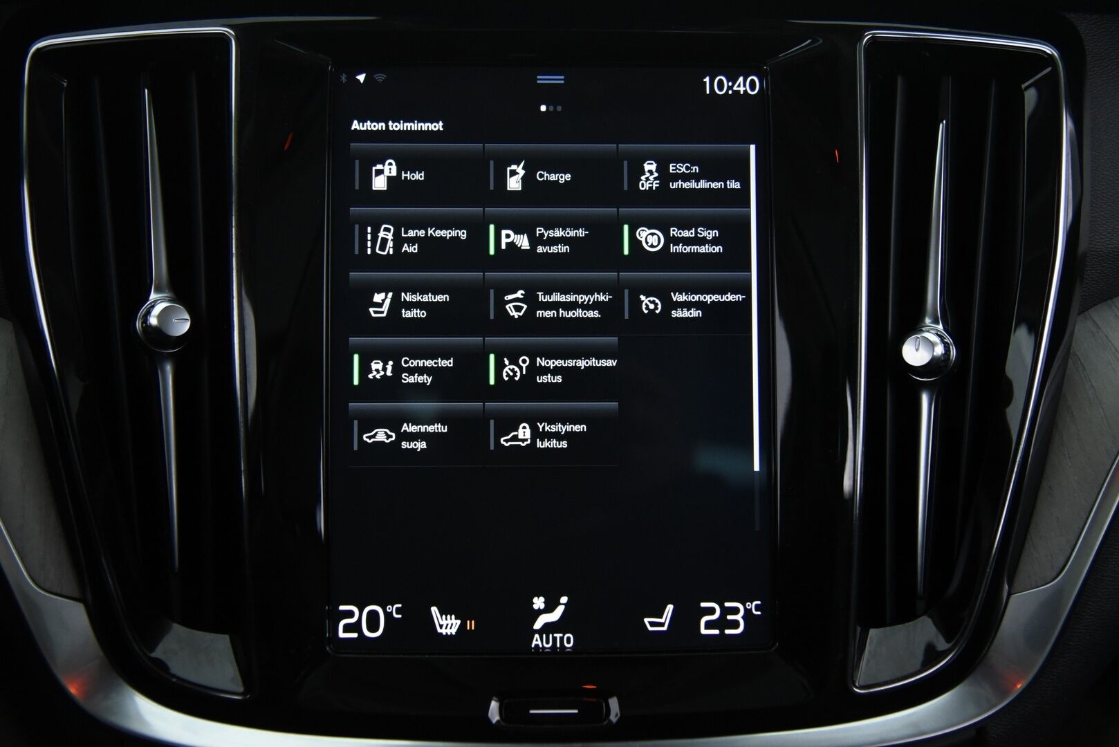Volvo V60 2019 T8 TwE AWD Inscription / Webasto / Adapt.vakkari / Sport Nahkapenkit / Navi / Koukku / Panorama - 2x alumiinivanteet / Hihna juuri tehty!